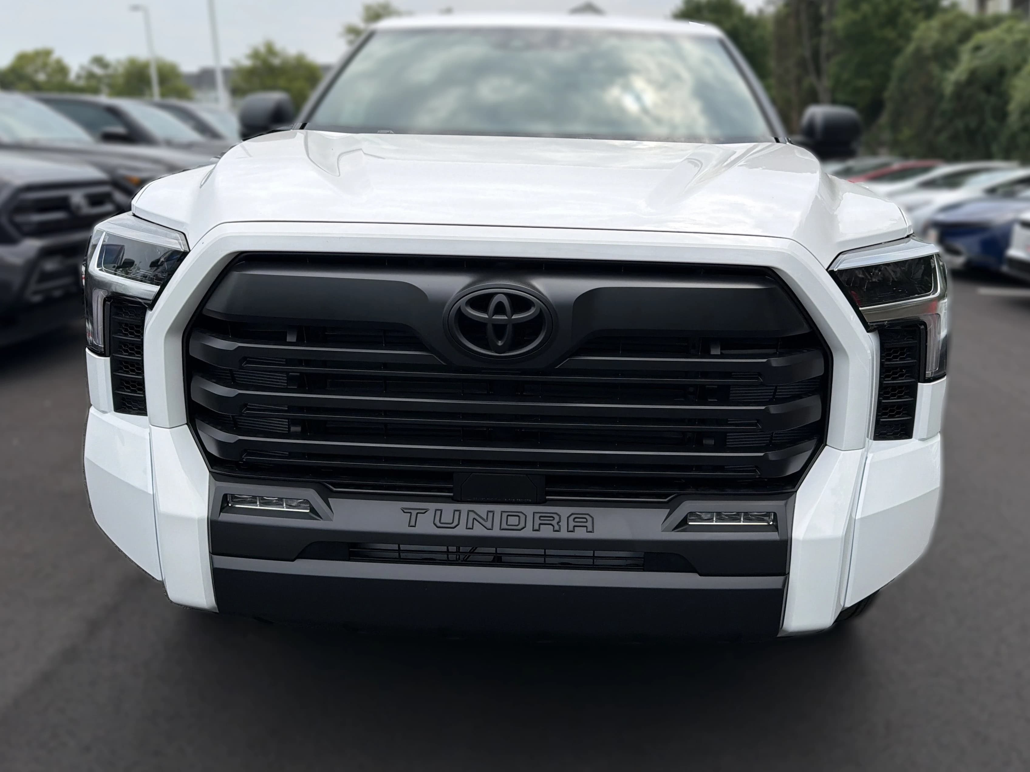 Toyota Tundra 4WD SR5 CrewMax 5.5' Bed (Natl) 2026 — side view
