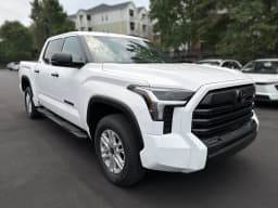 Toyota Tundra 4WD SR5 CrewMax 5.5' Bed (Natl) 2026 — side view