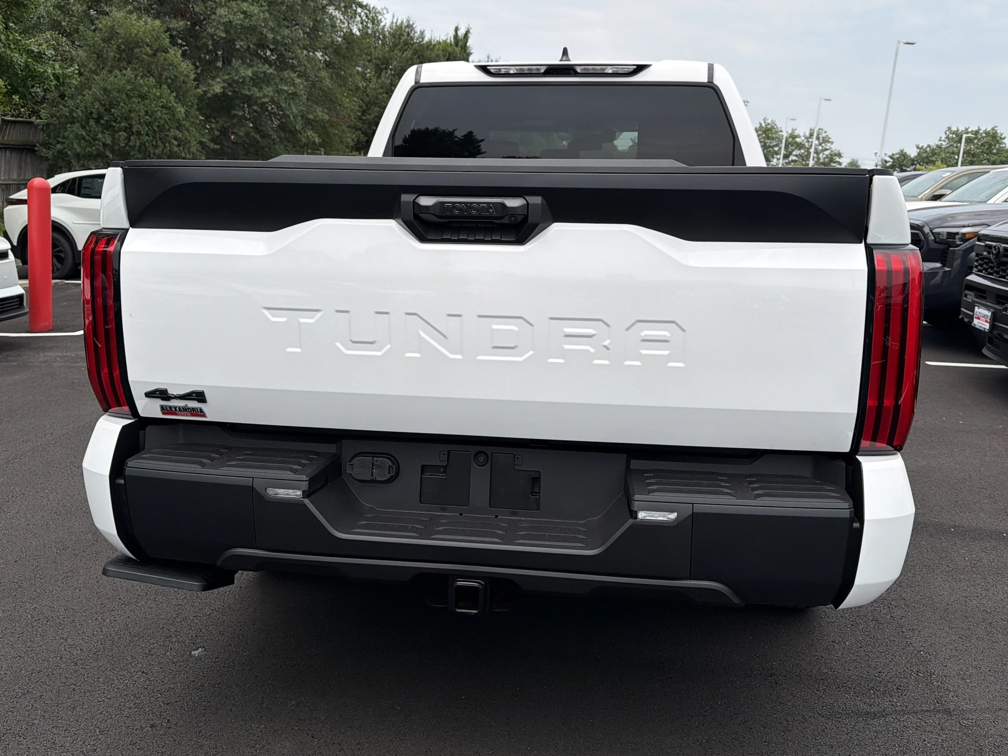 Toyota Tundra 4WD SR5 CrewMax 5.5' Bed (Natl) 2026 — side view