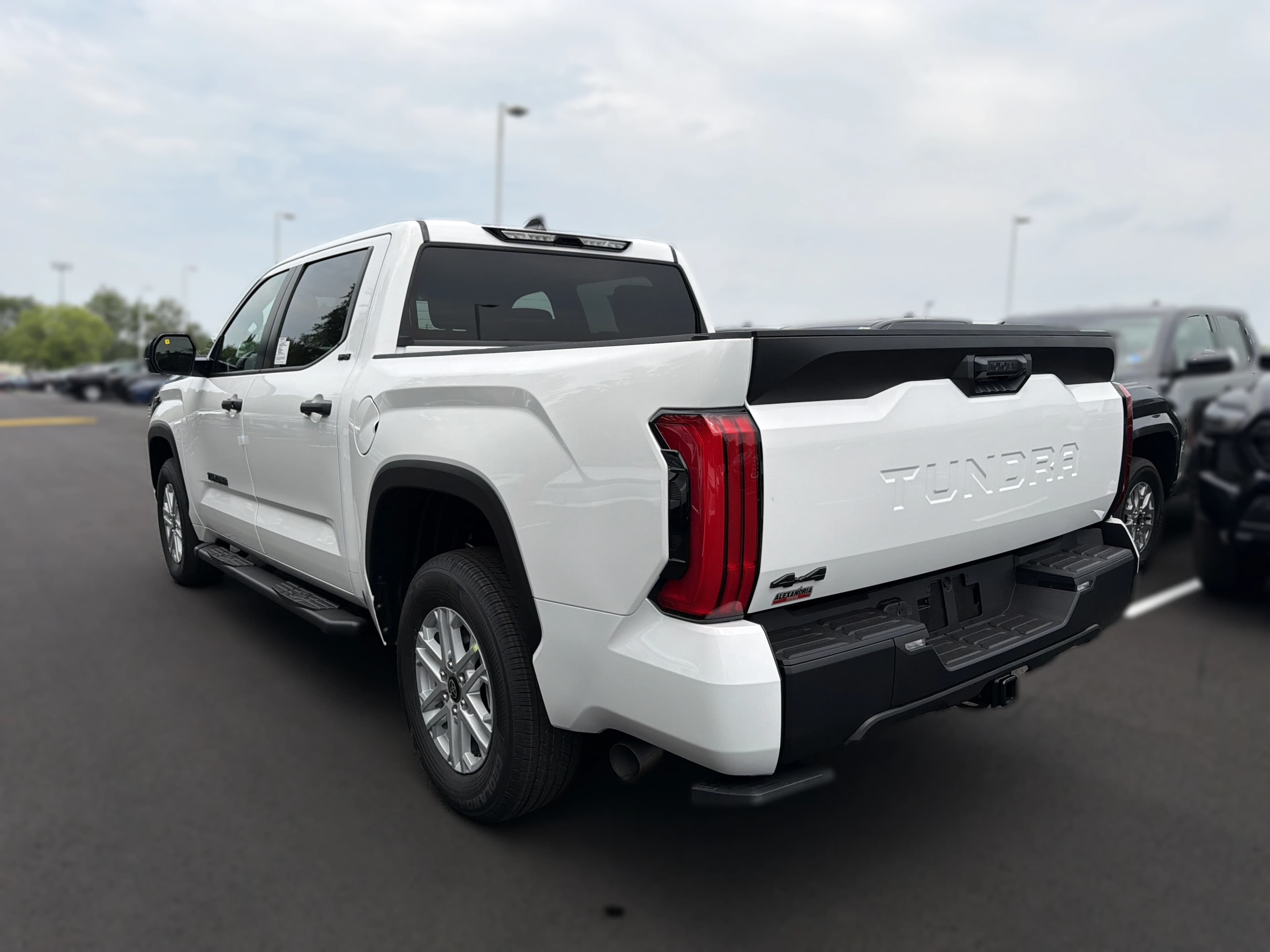 Toyota Tundra 4WD SR5 CrewMax 5.5' Bed (Natl) 2026 — side view