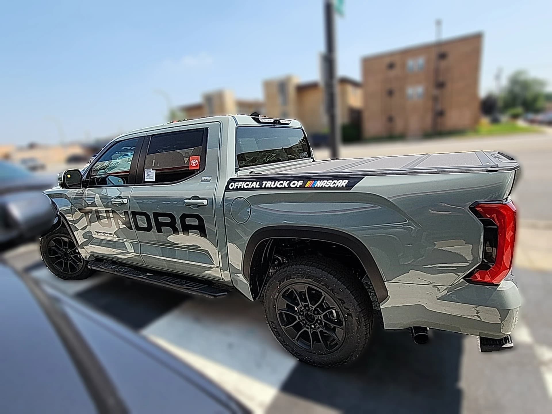 Toyota Tundra 4WD SR5 CrewMax 5.5' Bed (Natl) 2026 — side view