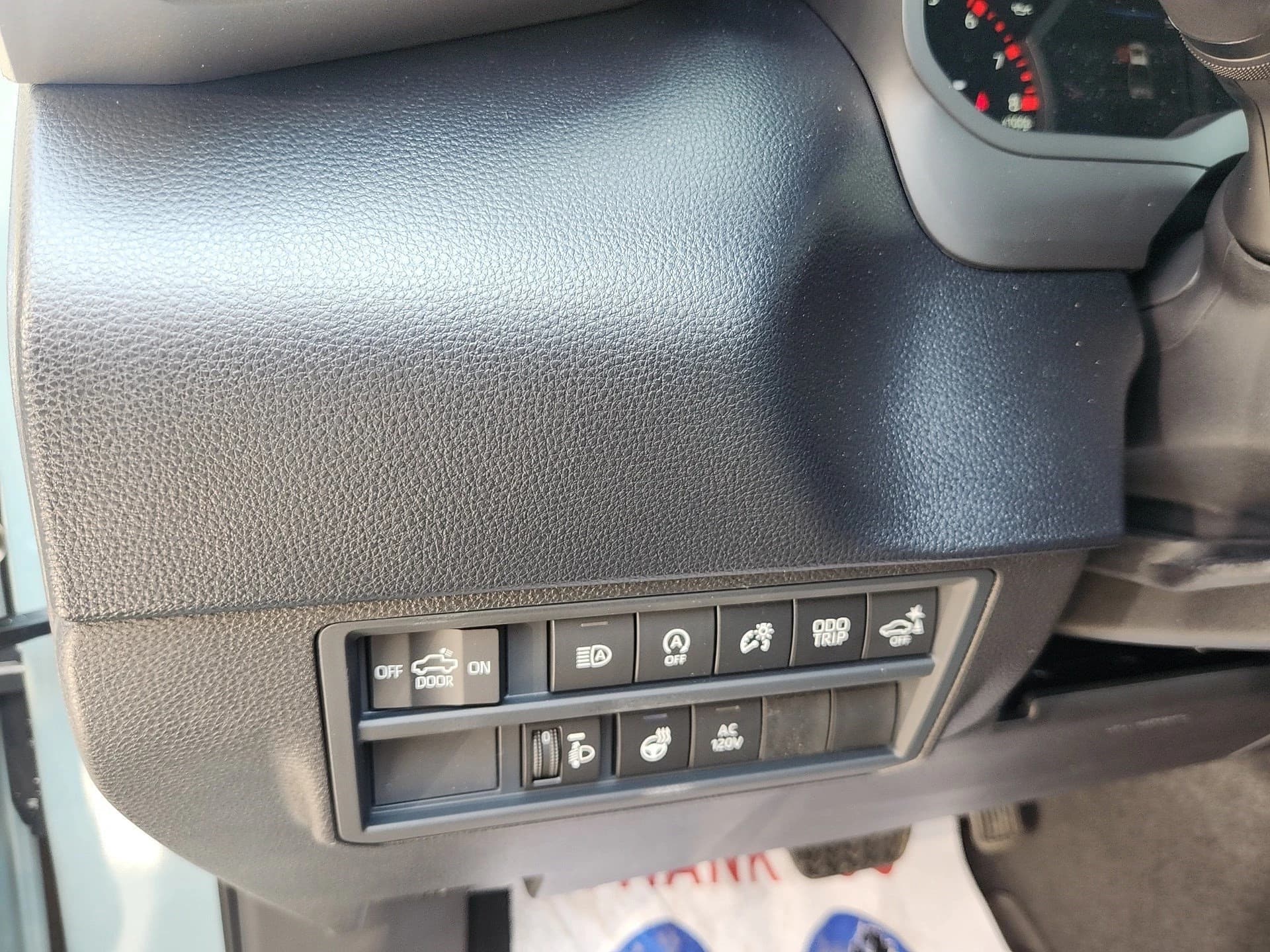 Toyota Tundra 4WD SR5 CrewMax 5.5' Bed (Natl) 2026 — side view