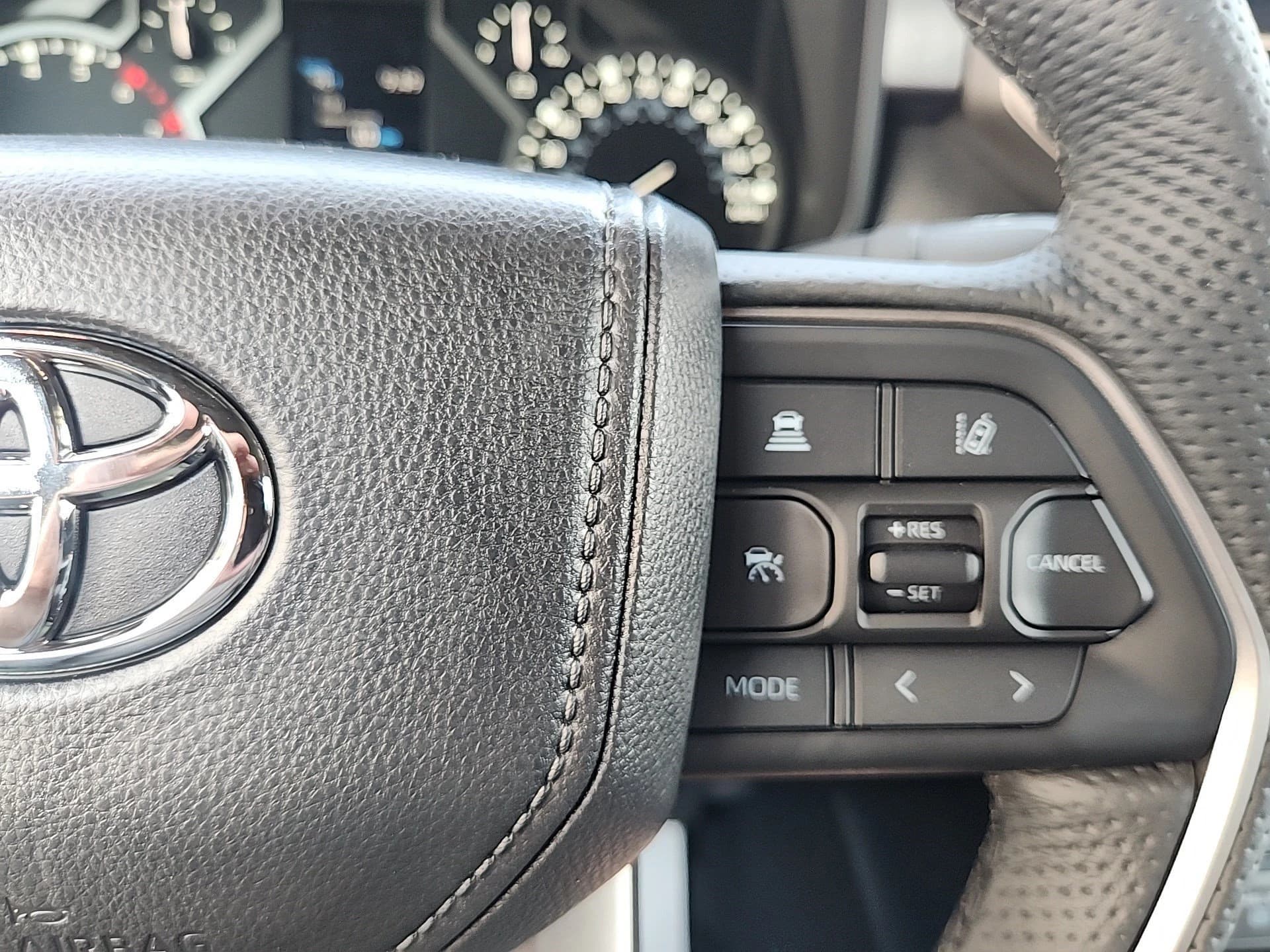 Toyota Tundra 4WD SR5 CrewMax 5.5' Bed (Natl) 2026 — side view