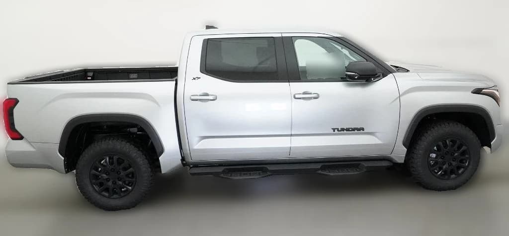 Toyota Tundra 4WD SR5 CrewMax 5.5' Bed (Natl) 2026 — side view