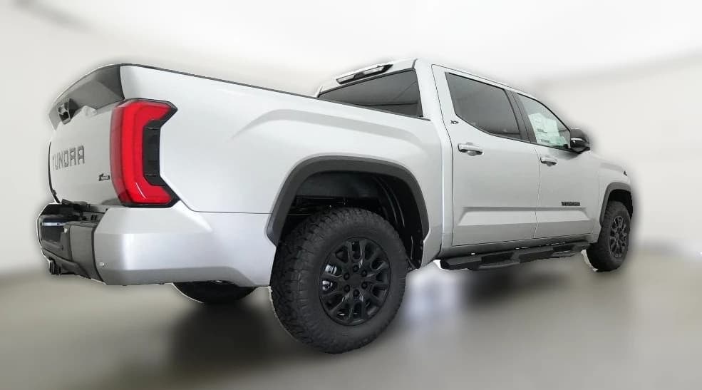 Toyota Tundra 4WD SR5 CrewMax 5.5' Bed (Natl) 2026 — side view