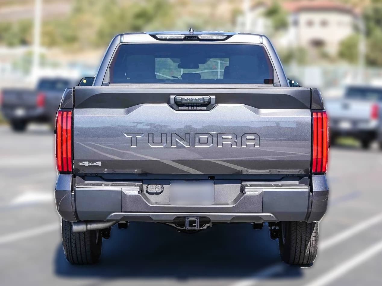 Toyota Tundra 4WD SR5 CrewMax 5.5' Bed (Natl) 2026 — side view
