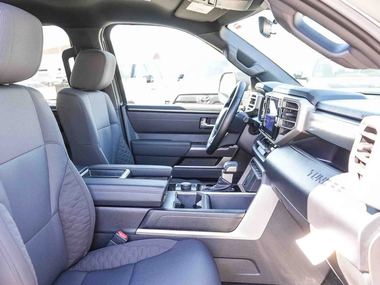 Toyota Tundra 4WD SR5 CrewMax 5.5' Bed (Natl) 2026 — side view