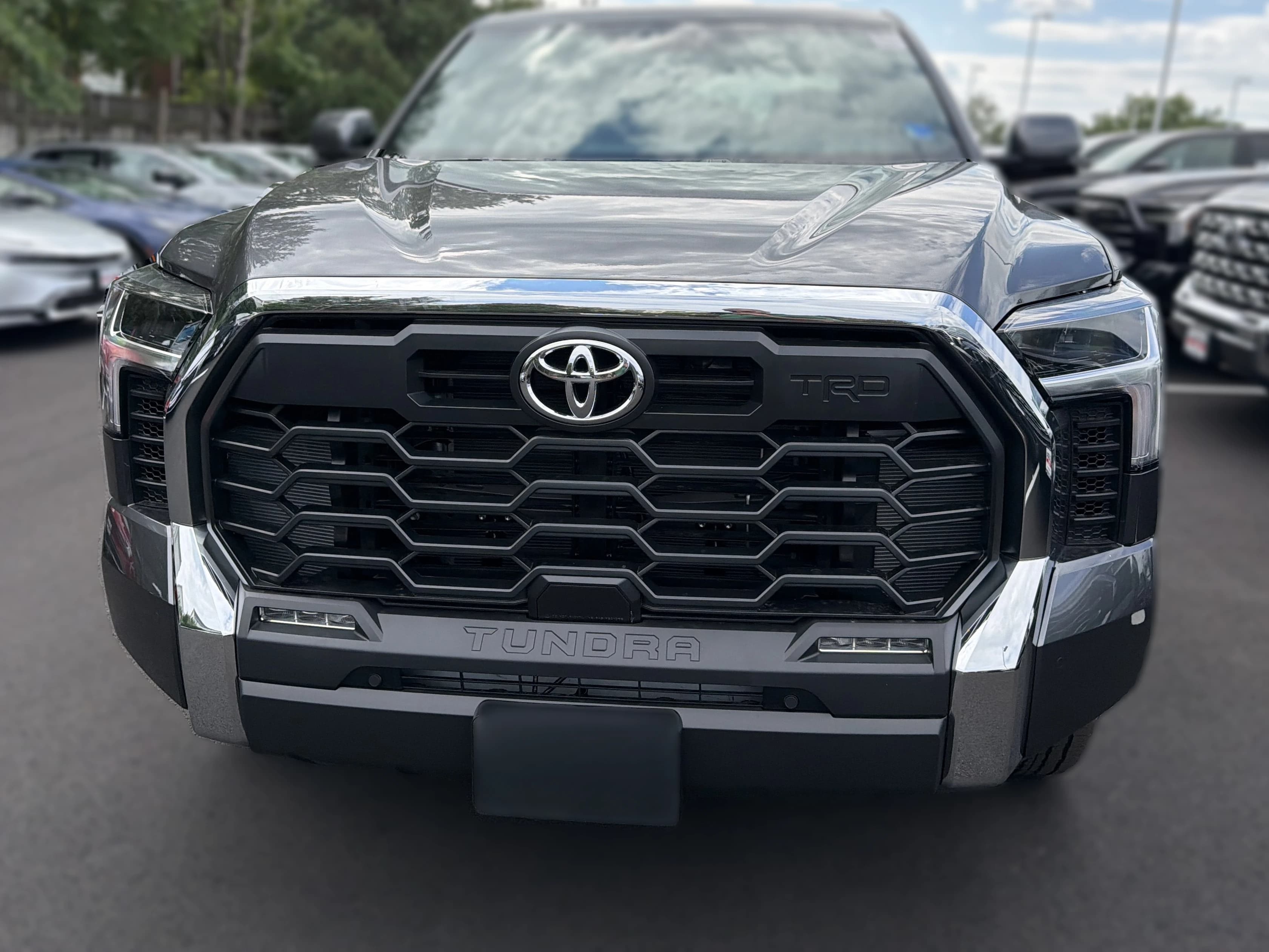 Toyota Tundra 4WD SR5 CrewMax 5.5' Bed (Natl) 2026 — side view