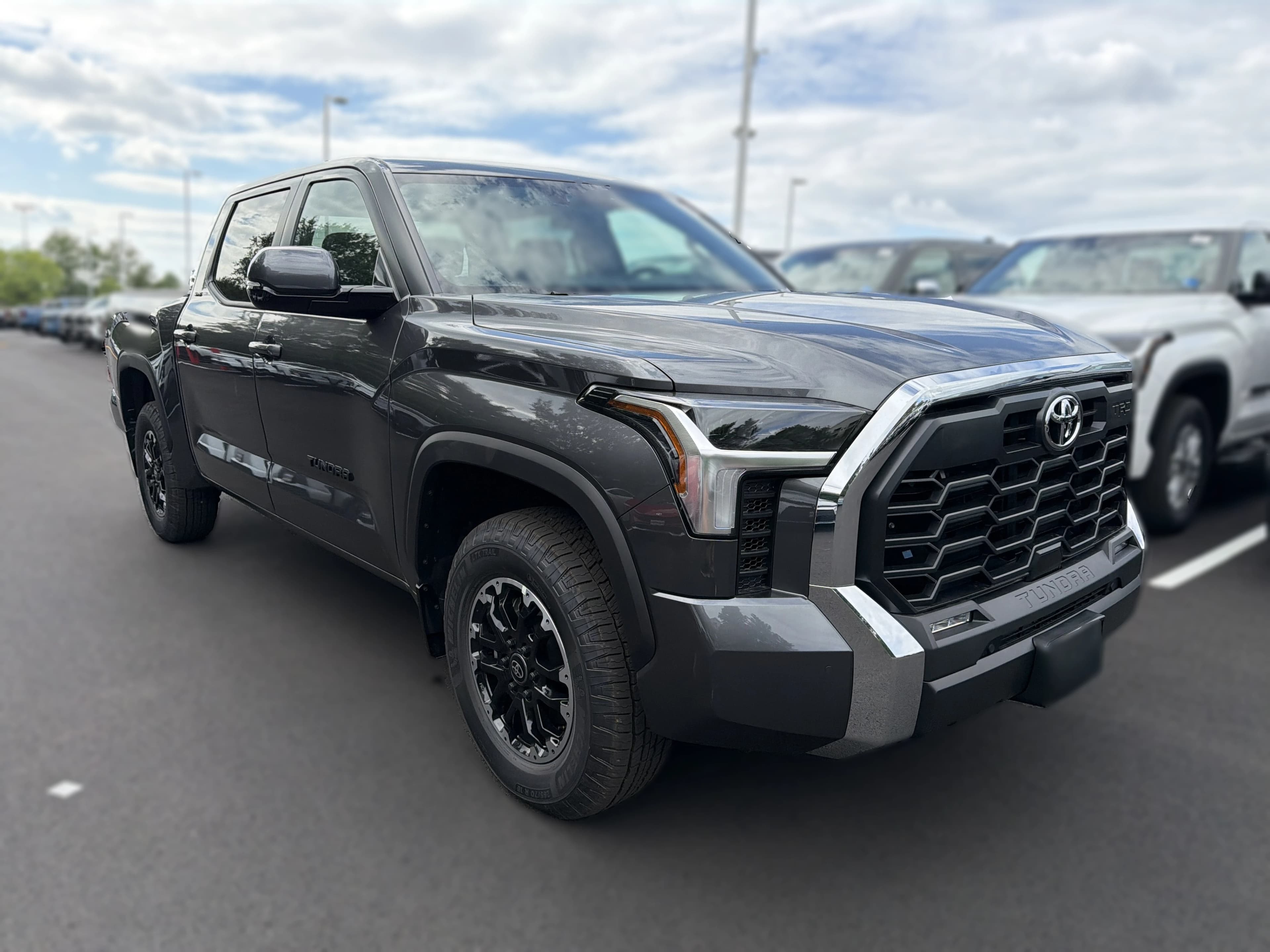 Toyota Tundra 4WD SR5 CrewMax 5.5' Bed (Natl) 2026 — side view