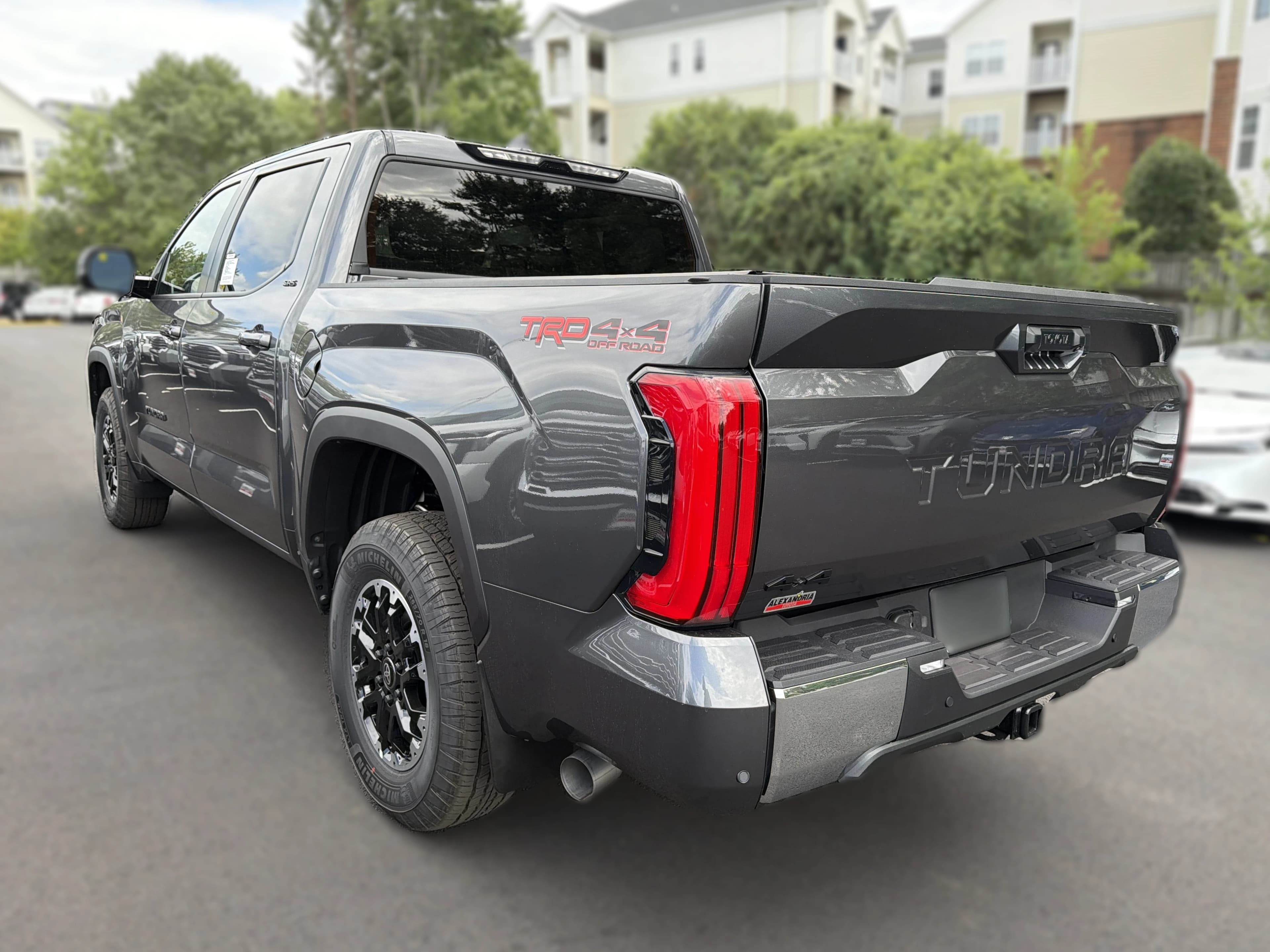 Toyota Tundra 4WD SR5 CrewMax 5.5' Bed (Natl) 2026 — side view