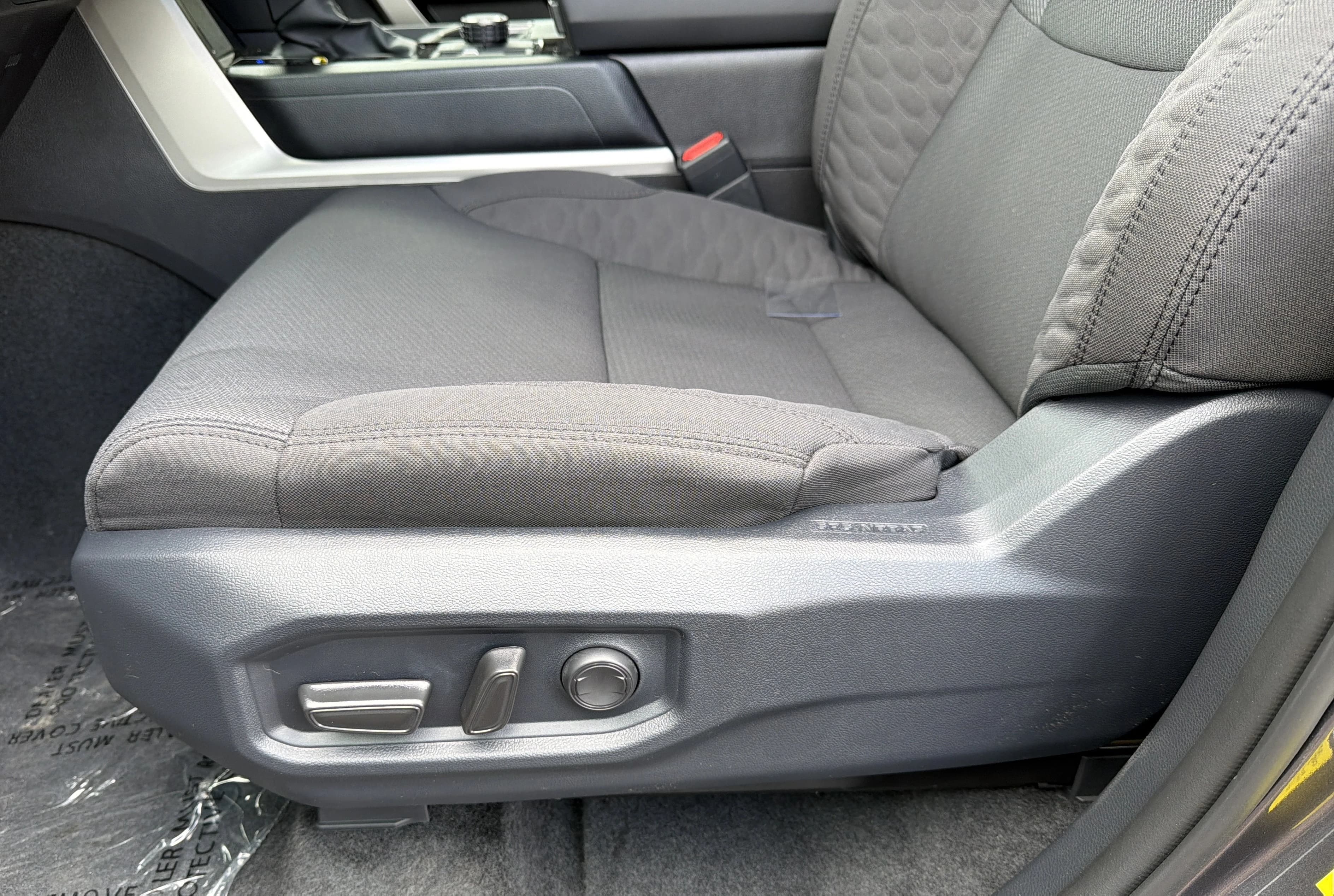 Toyota Tundra 4WD SR5 CrewMax 5.5' Bed (Natl) 2026 — side view