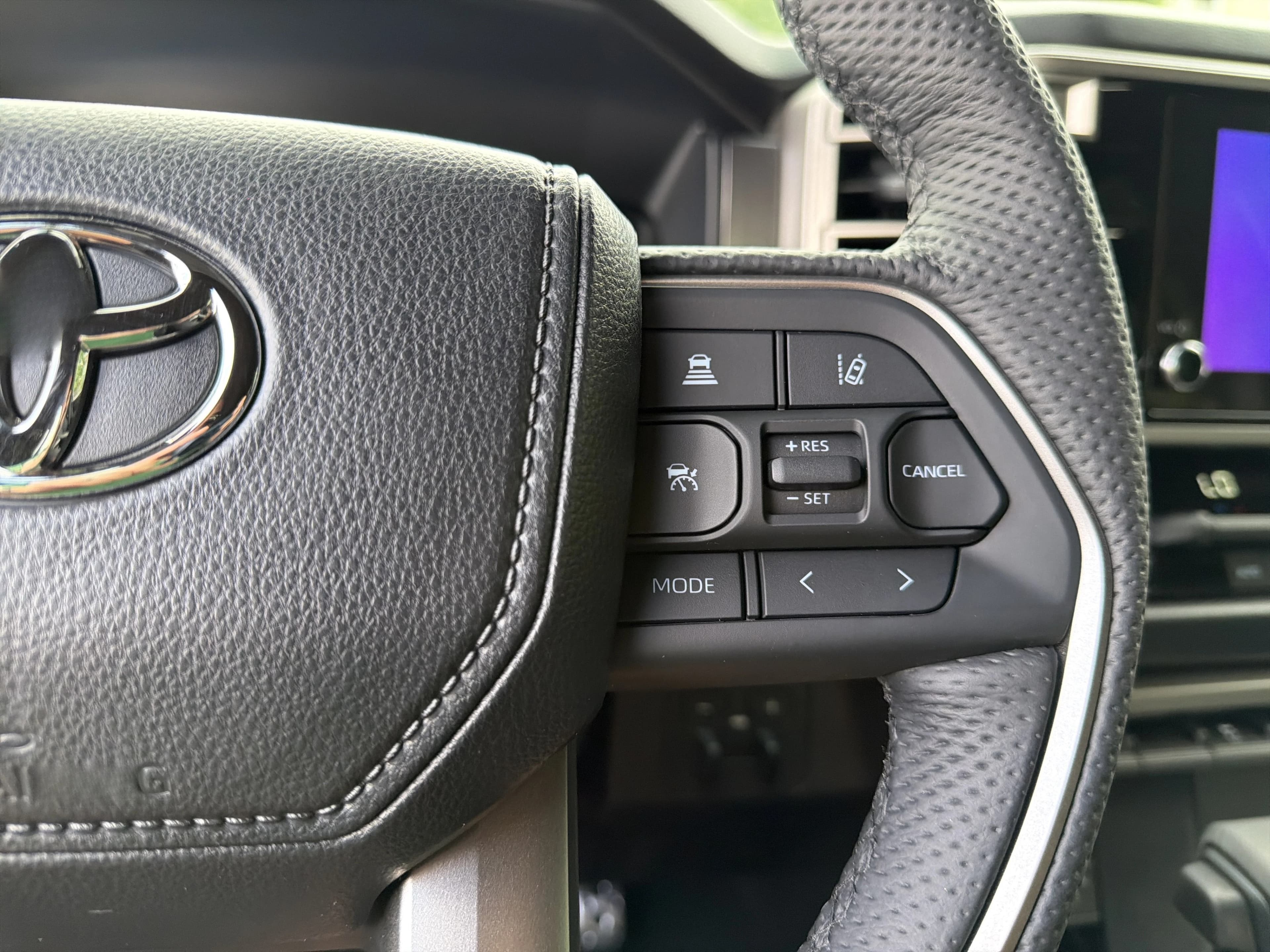 Toyota Tundra 4WD SR5 CrewMax 5.5' Bed (Natl) 2026 — side view
