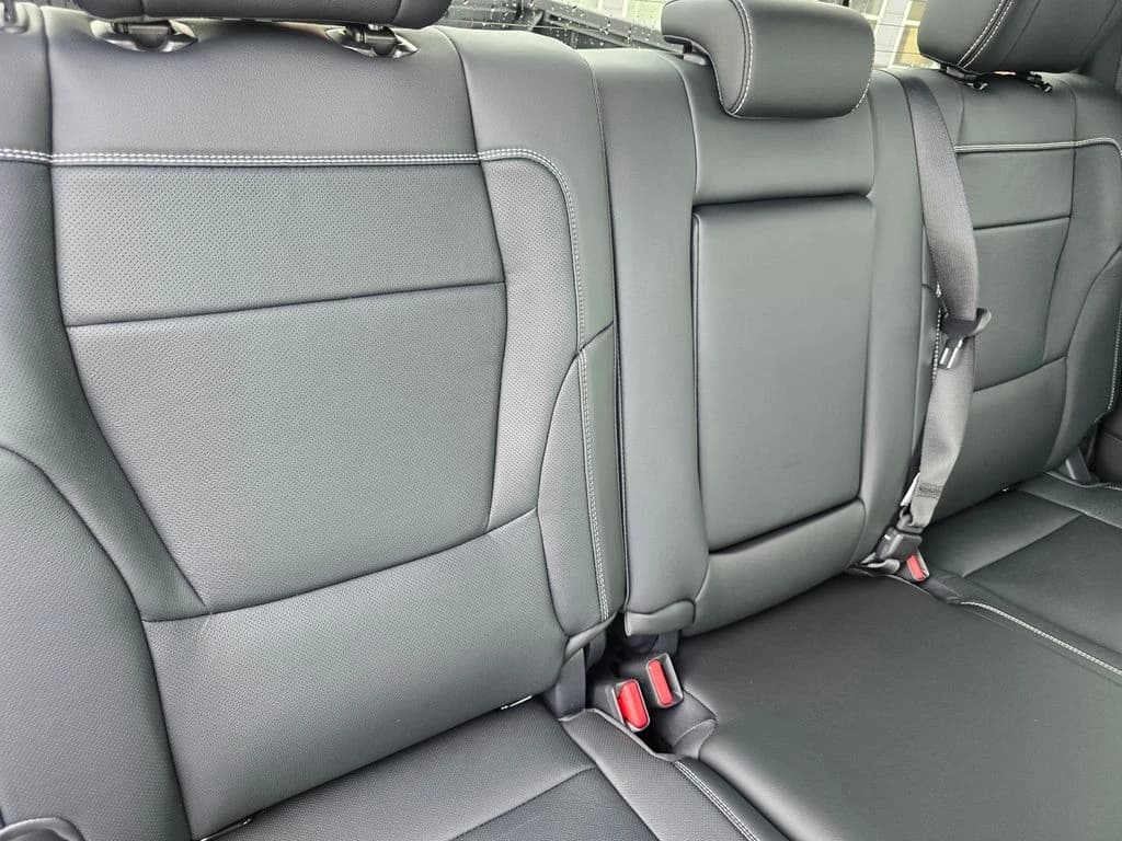 Toyota Tundra 4WD SR5 CrewMax 5.5' Bed (Natl) 2026 — side view