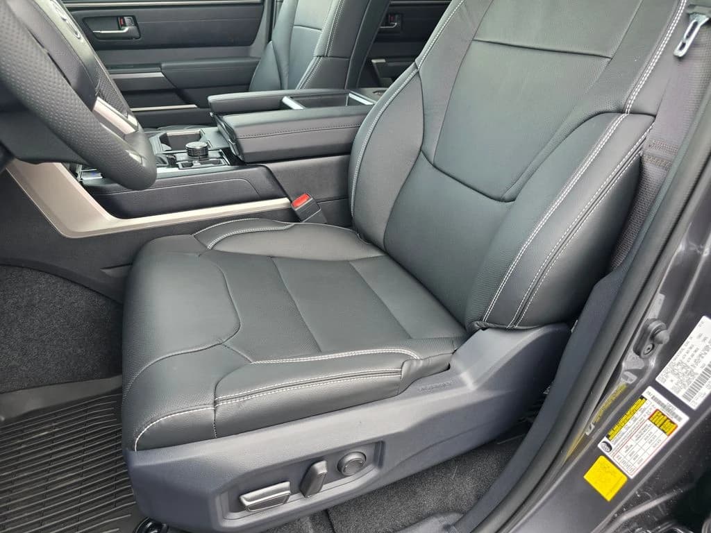 Toyota Tundra 4WD SR5 CrewMax 5.5' Bed (Natl) 2026 — side view
