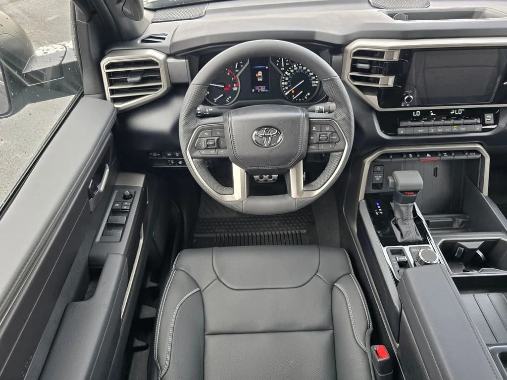 Toyota Tundra 4WD SR5 CrewMax 5.5' Bed (Natl) 2026 — side view