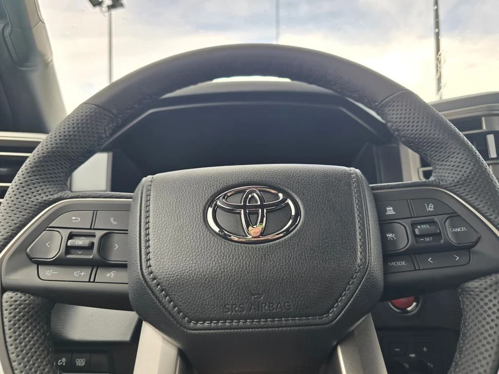 Toyota Tundra 4WD SR5 CrewMax 5.5' Bed (Natl) 2026 — side view
