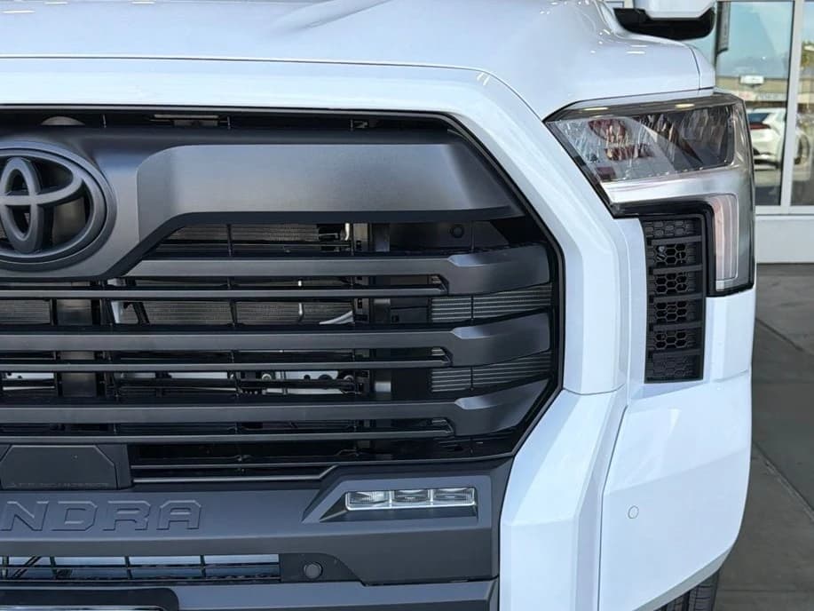 Toyota Tundra 4WD SR5 CrewMax 5.5' Bed (Natl) 2026 — side view