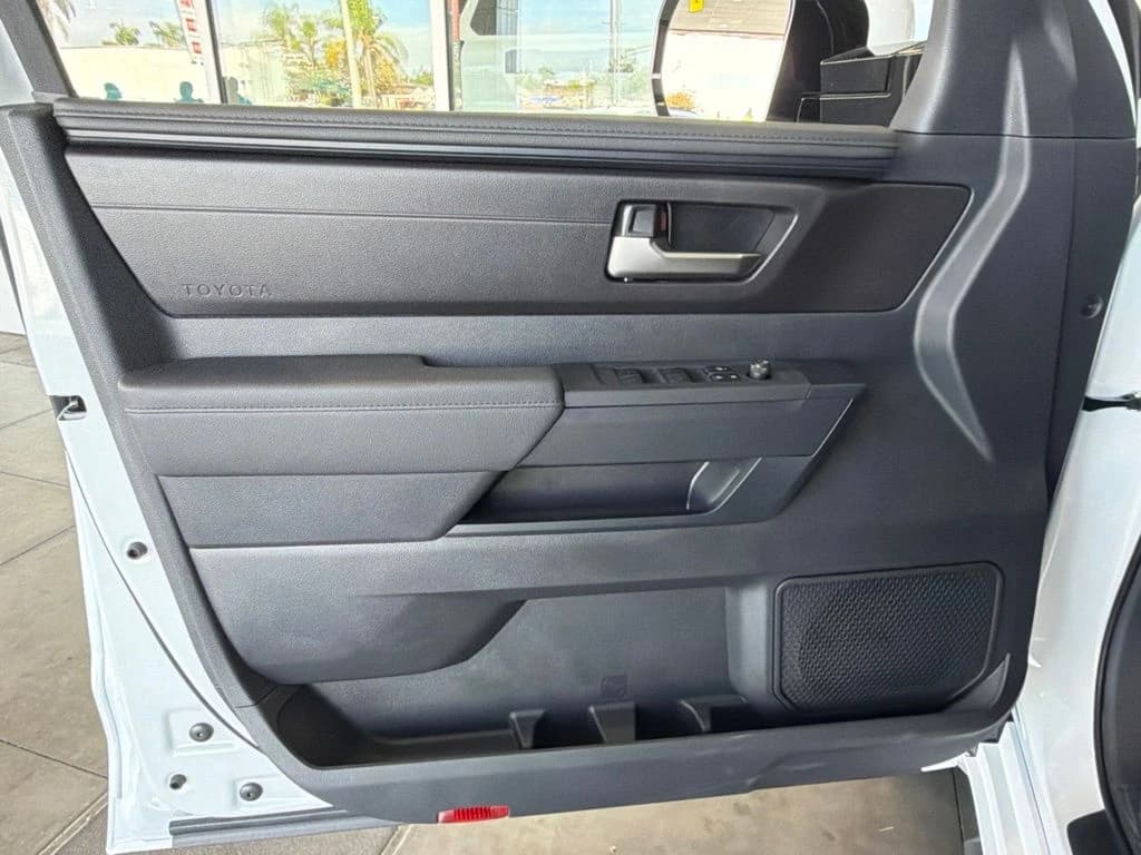 Toyota Tundra 4WD SR5 CrewMax 5.5' Bed (Natl) 2026 — side view