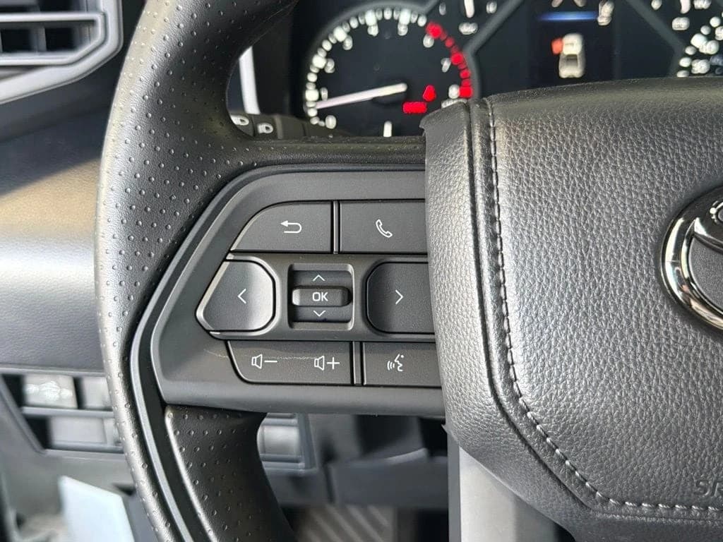 Toyota Tundra 4WD SR5 CrewMax 5.5' Bed (Natl) 2026 — side view