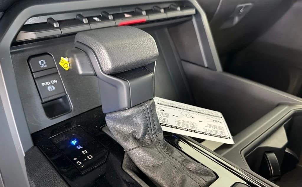 Toyota Tundra 4WD SR5 CrewMax 5.5' Bed (Natl) 2026 — side view
