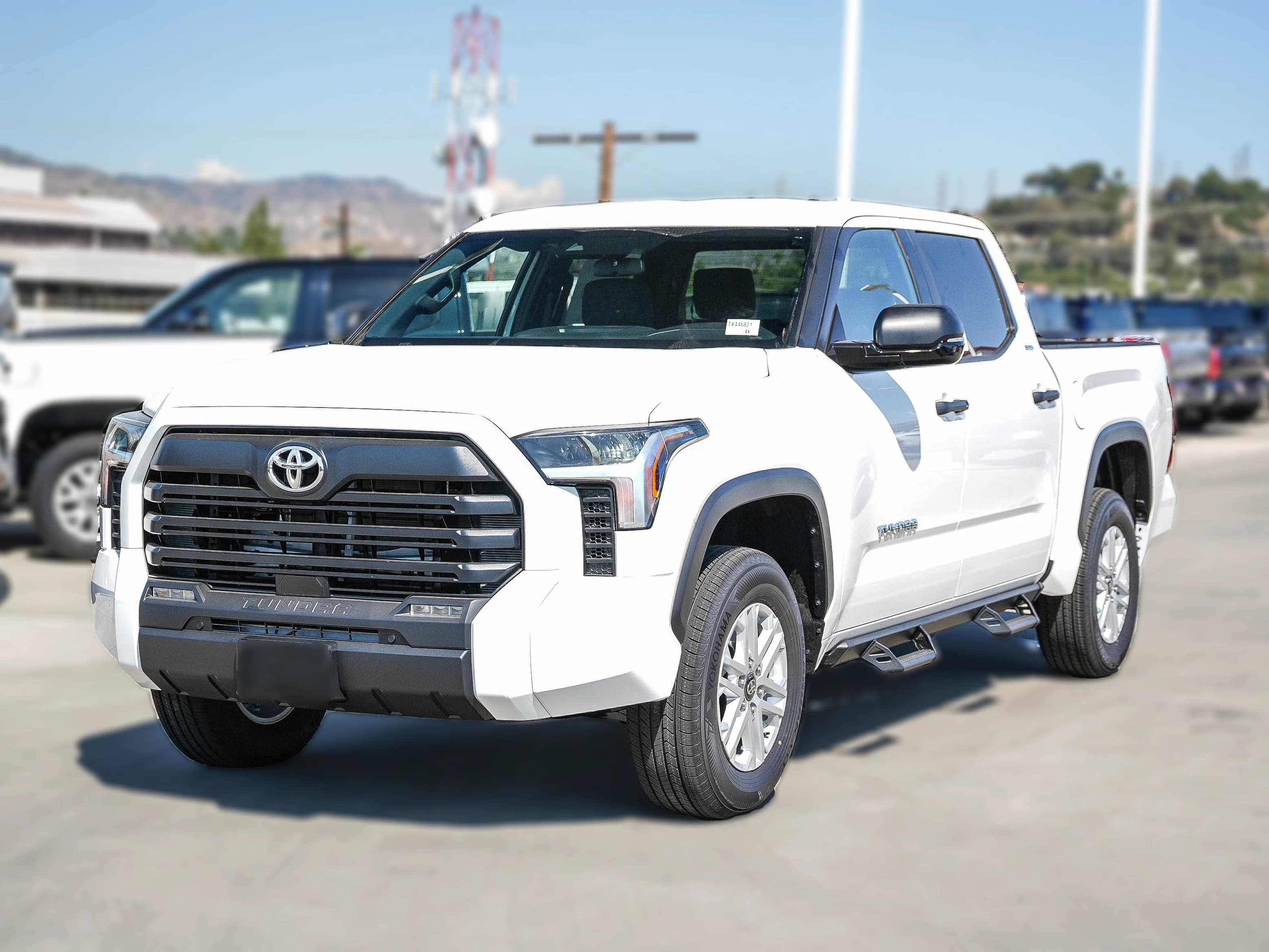 Toyota Tundra 4WD SR5 CrewMax 5.5' Bed (Natl) 2026 — side view