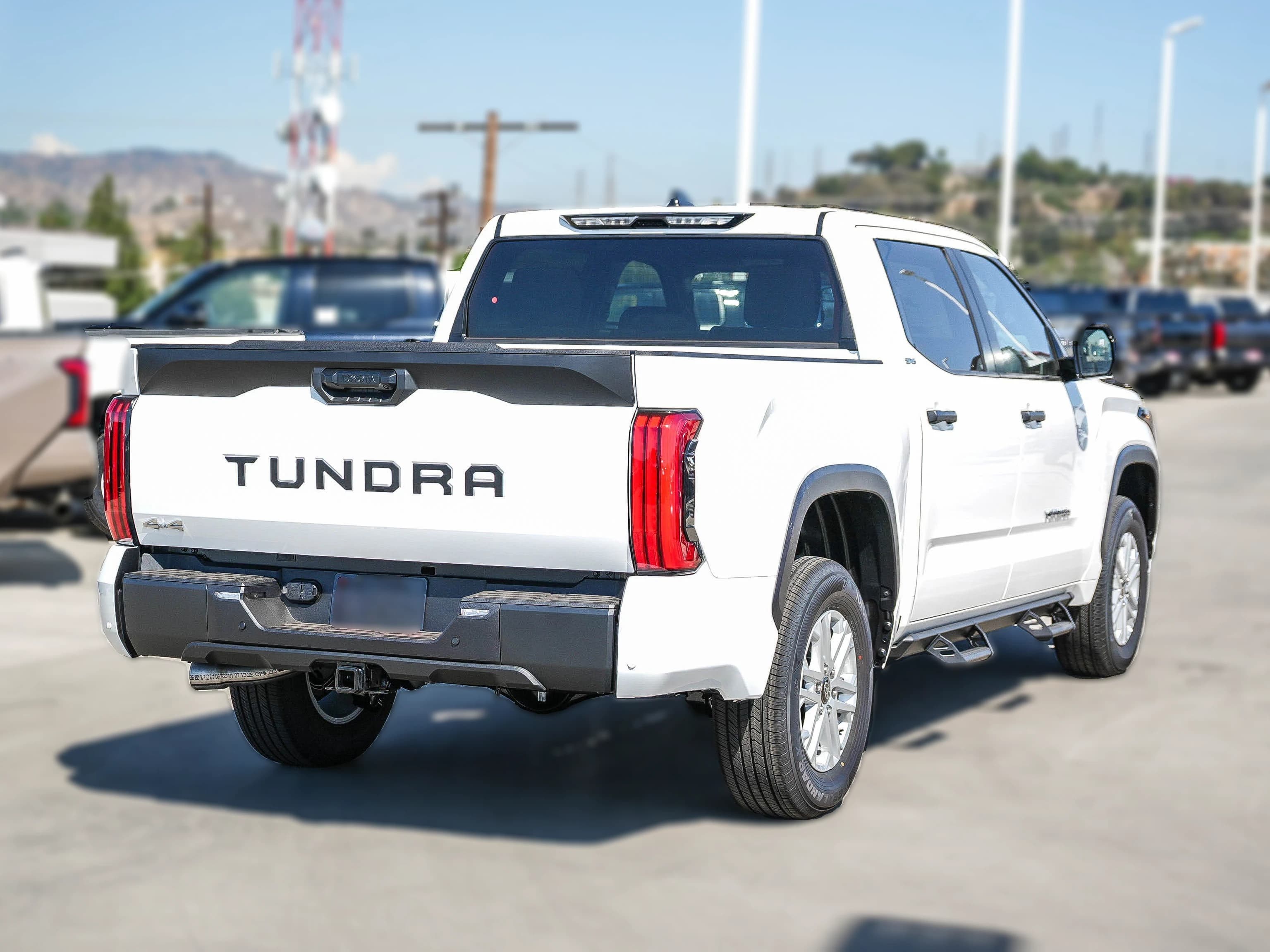 Toyota Tundra 4WD SR5 CrewMax 5.5' Bed (Natl) 2026 — side view
