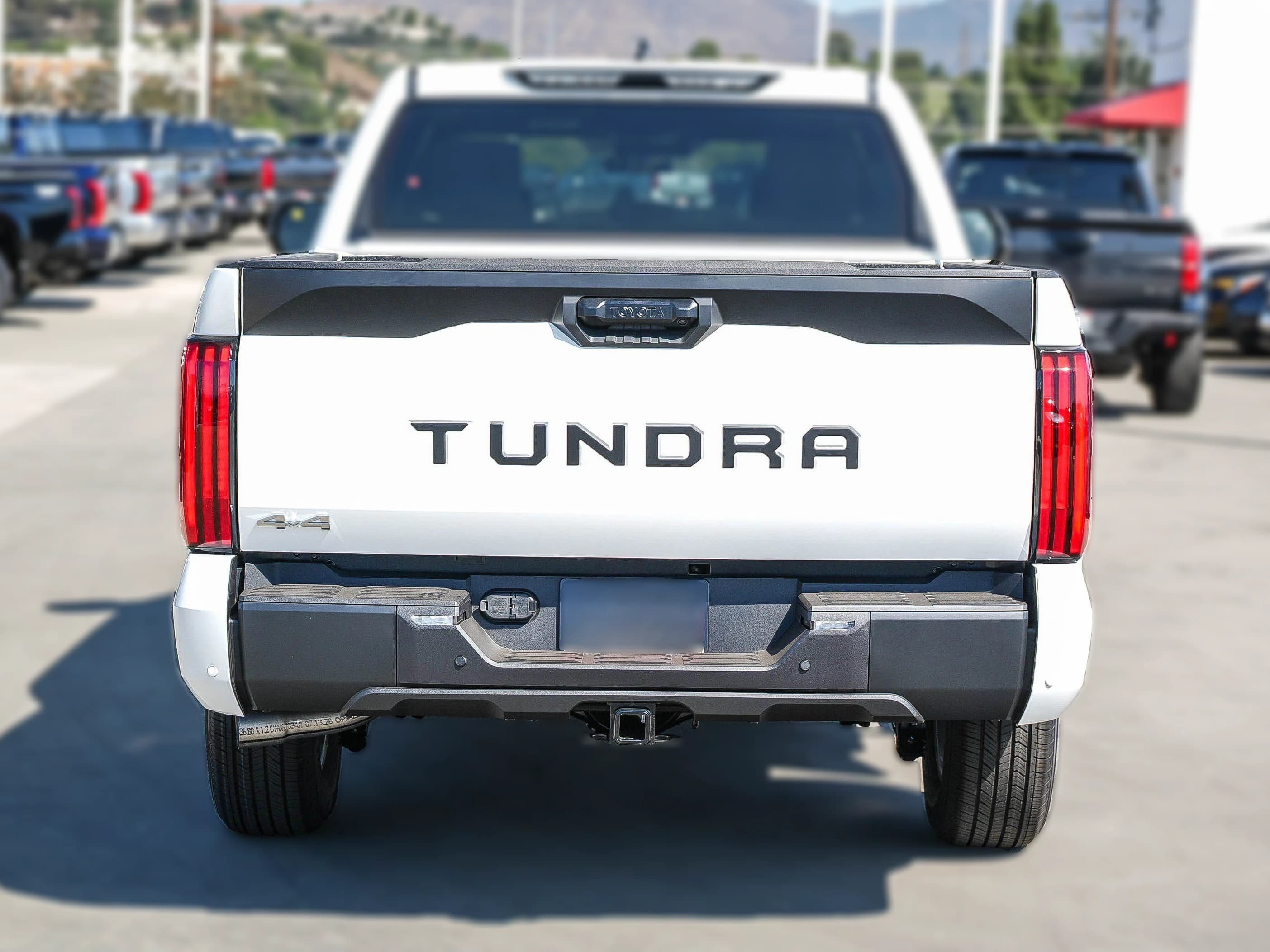 Toyota Tundra 4WD SR5 CrewMax 5.5' Bed (Natl) 2026 — side view