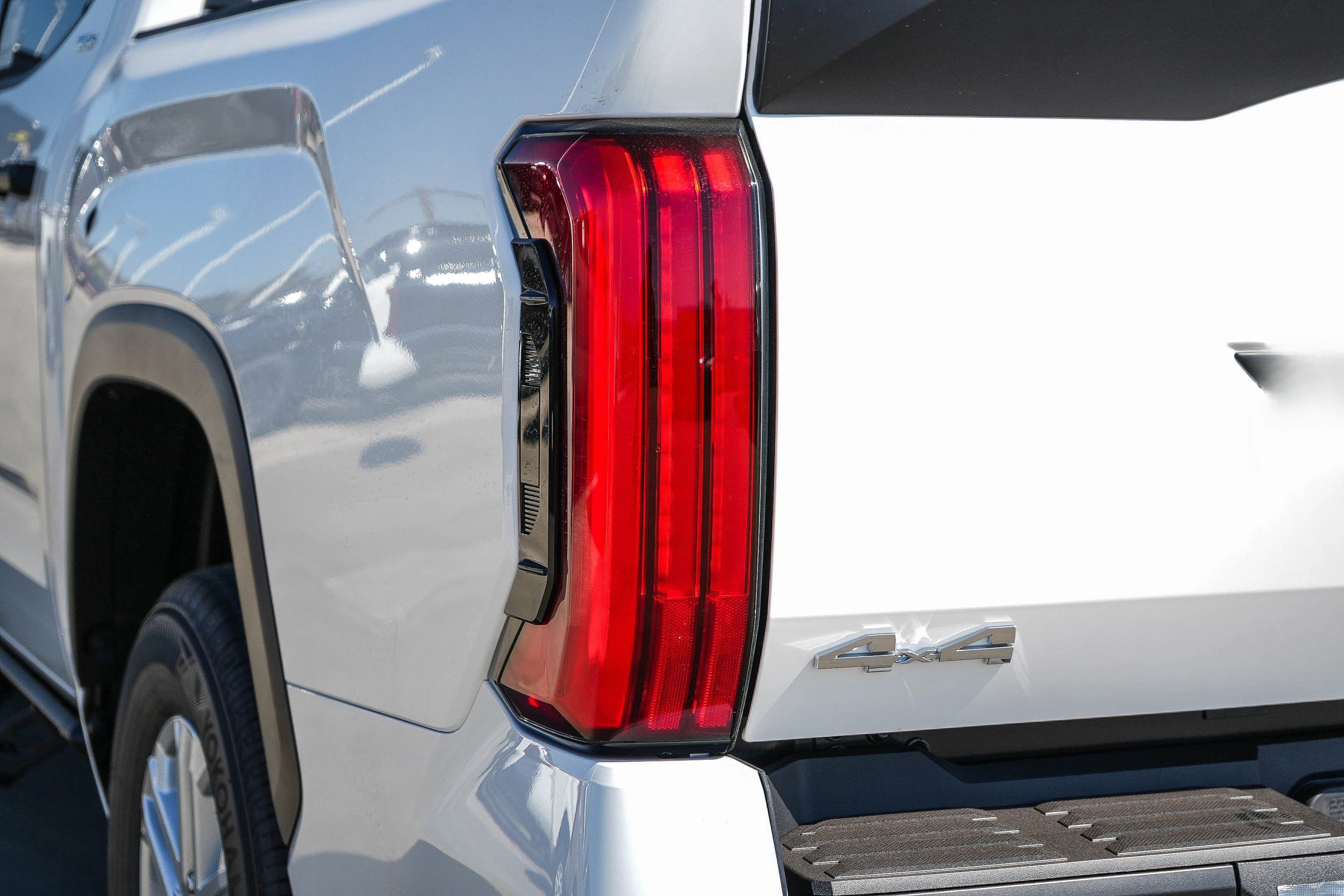 Toyota Tundra 4WD SR5 CrewMax 5.5' Bed (Natl) 2026 — side view