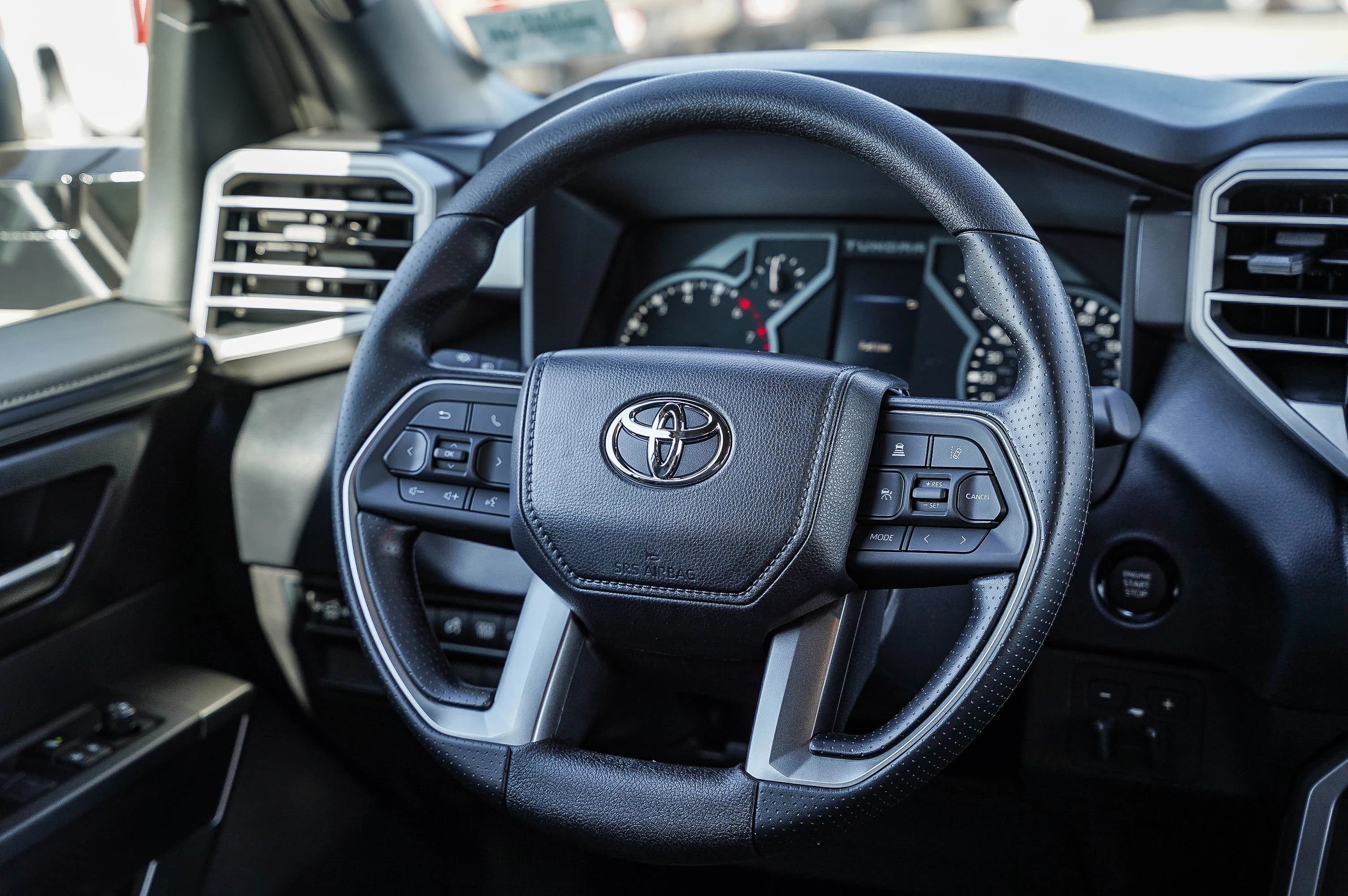 Toyota Tundra 4WD SR5 CrewMax 5.5' Bed (Natl) 2026 — side view