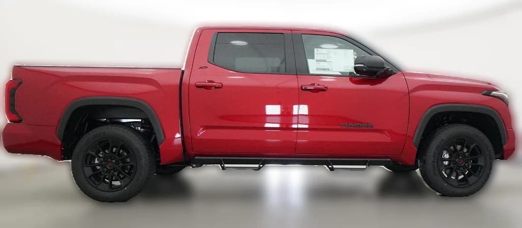 Toyota Tundra 4WD SR5 CrewMax 5.5' Bed (Natl) 2026 — side view
