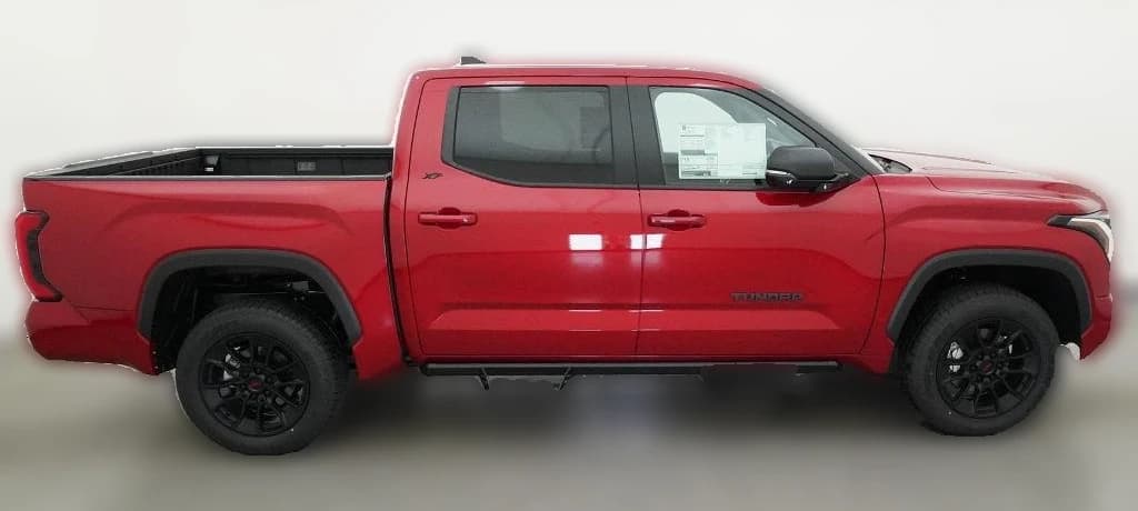 Toyota Tundra 4WD SR5 CrewMax 5.5' Bed (Natl) 2026 — side view