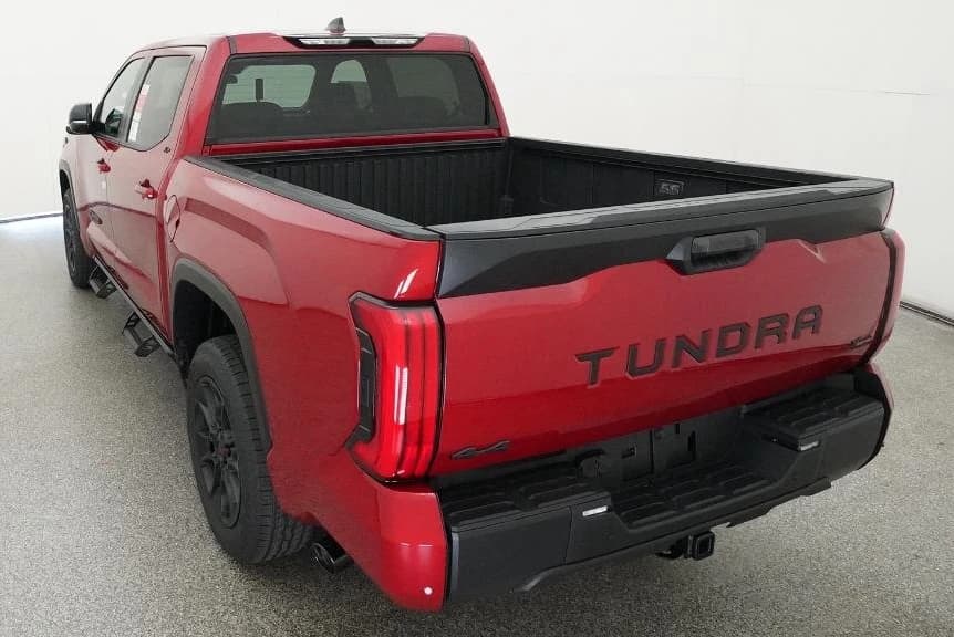 Toyota Tundra 4WD SR5 CrewMax 5.5' Bed (Natl) 2026 — side view