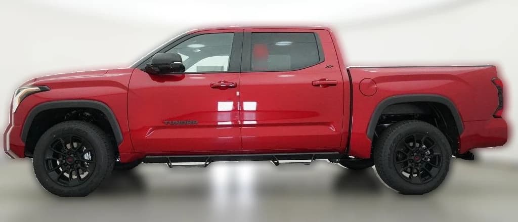 Toyota Tundra 4WD SR5 CrewMax 5.5' Bed (Natl) 2026 — side view