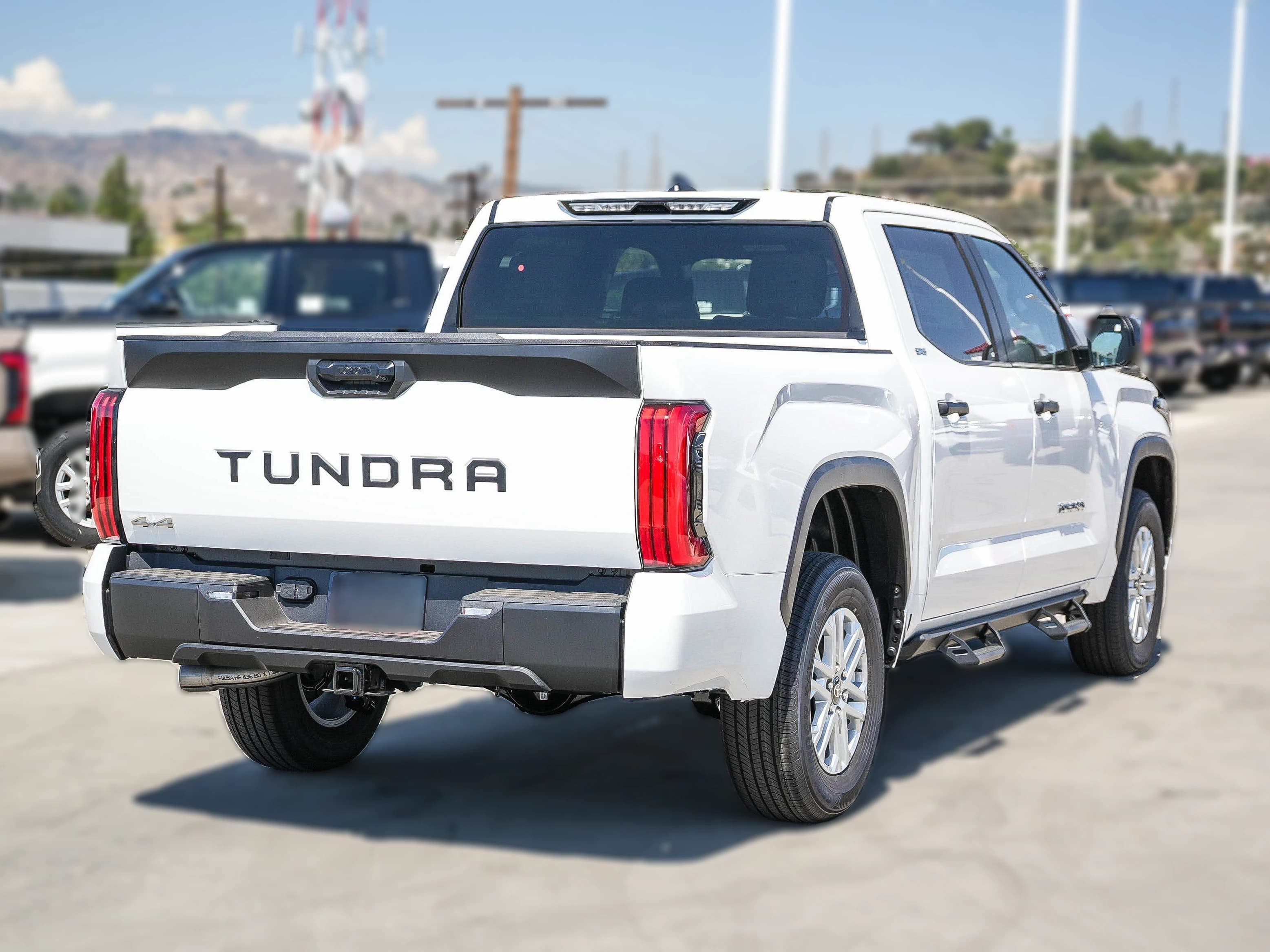 Toyota Tundra 4WD SR5 CrewMax 5.5' Bed (Natl) 2026 — side view