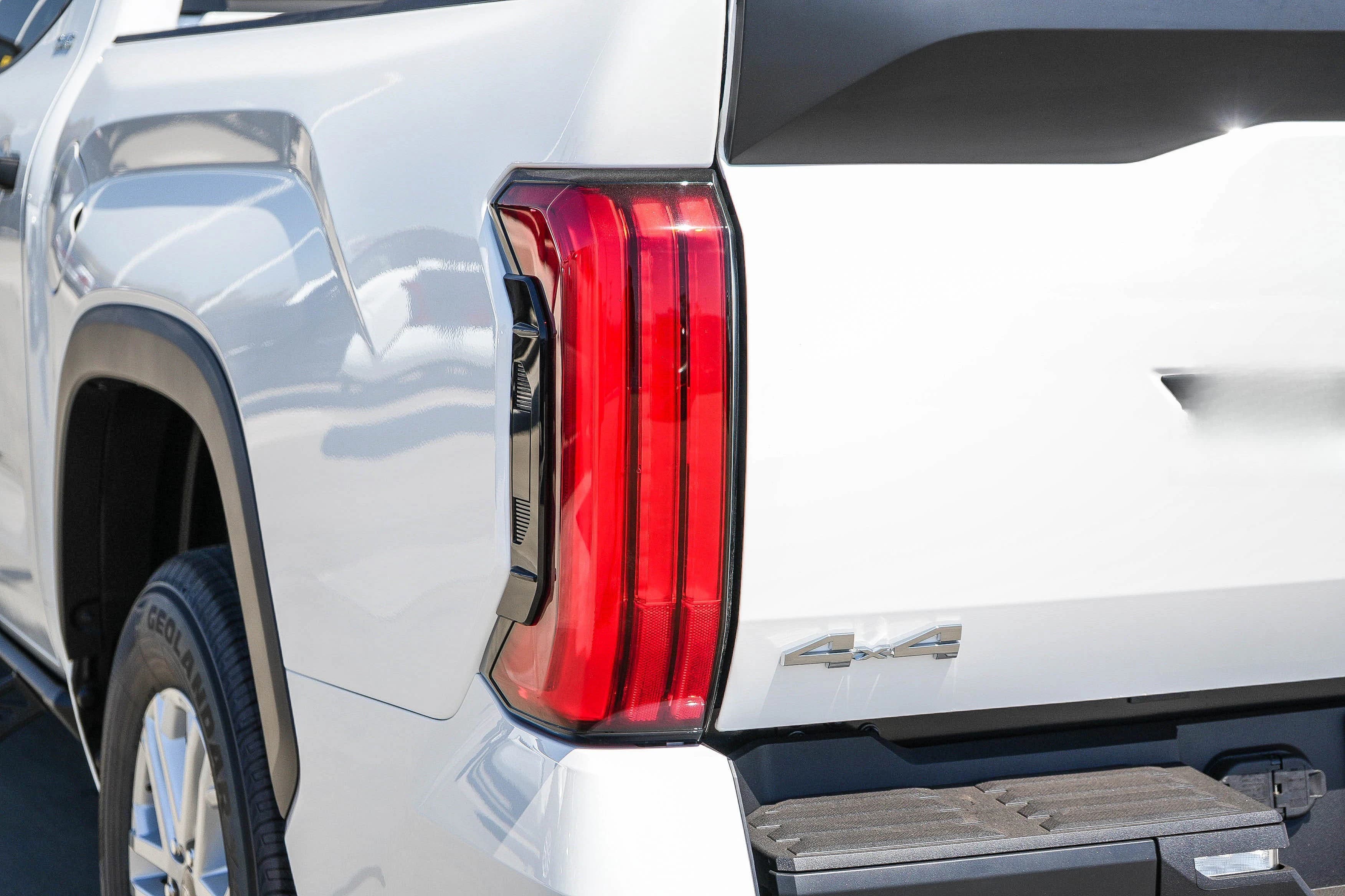 Toyota Tundra 4WD SR5 CrewMax 5.5' Bed (Natl) 2026 — side view