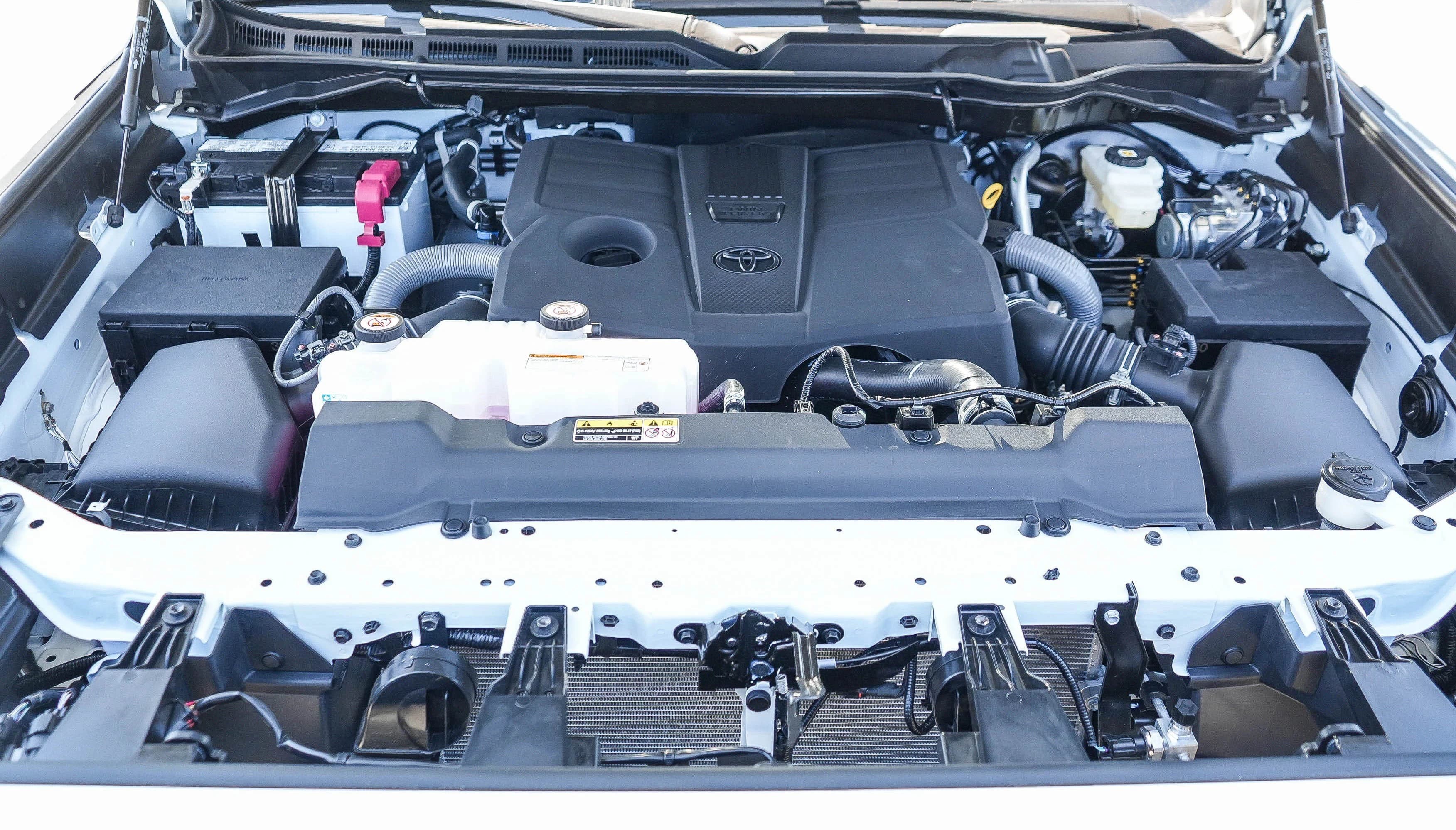 Toyota Tundra 4WD SR5 CrewMax 5.5' Bed (Natl) 2026 — side view