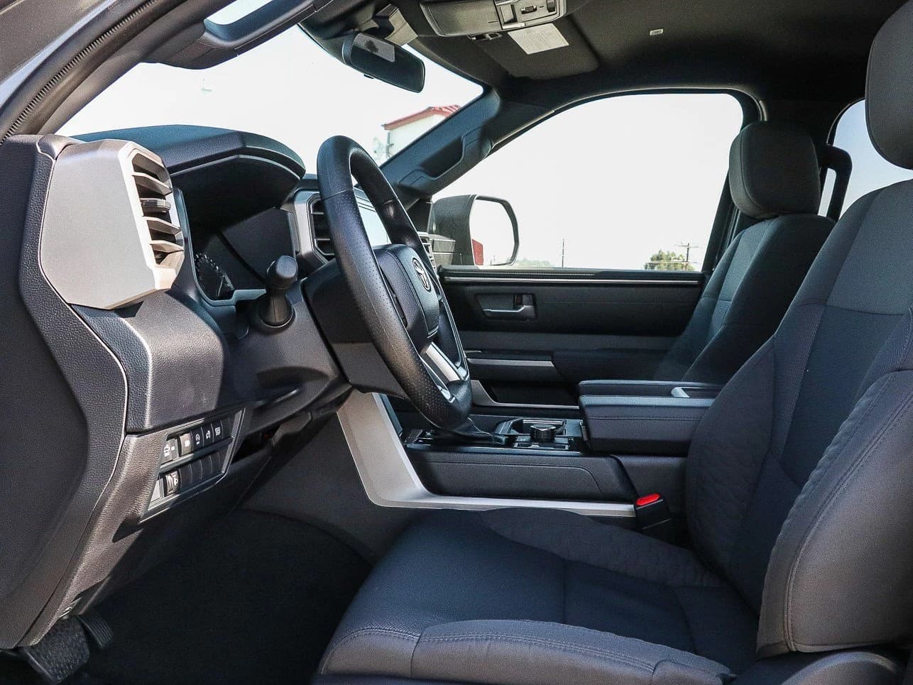 Toyota Tundra 4WD SR5 CrewMax 5.5' Bed (Natl) 2026 — side view