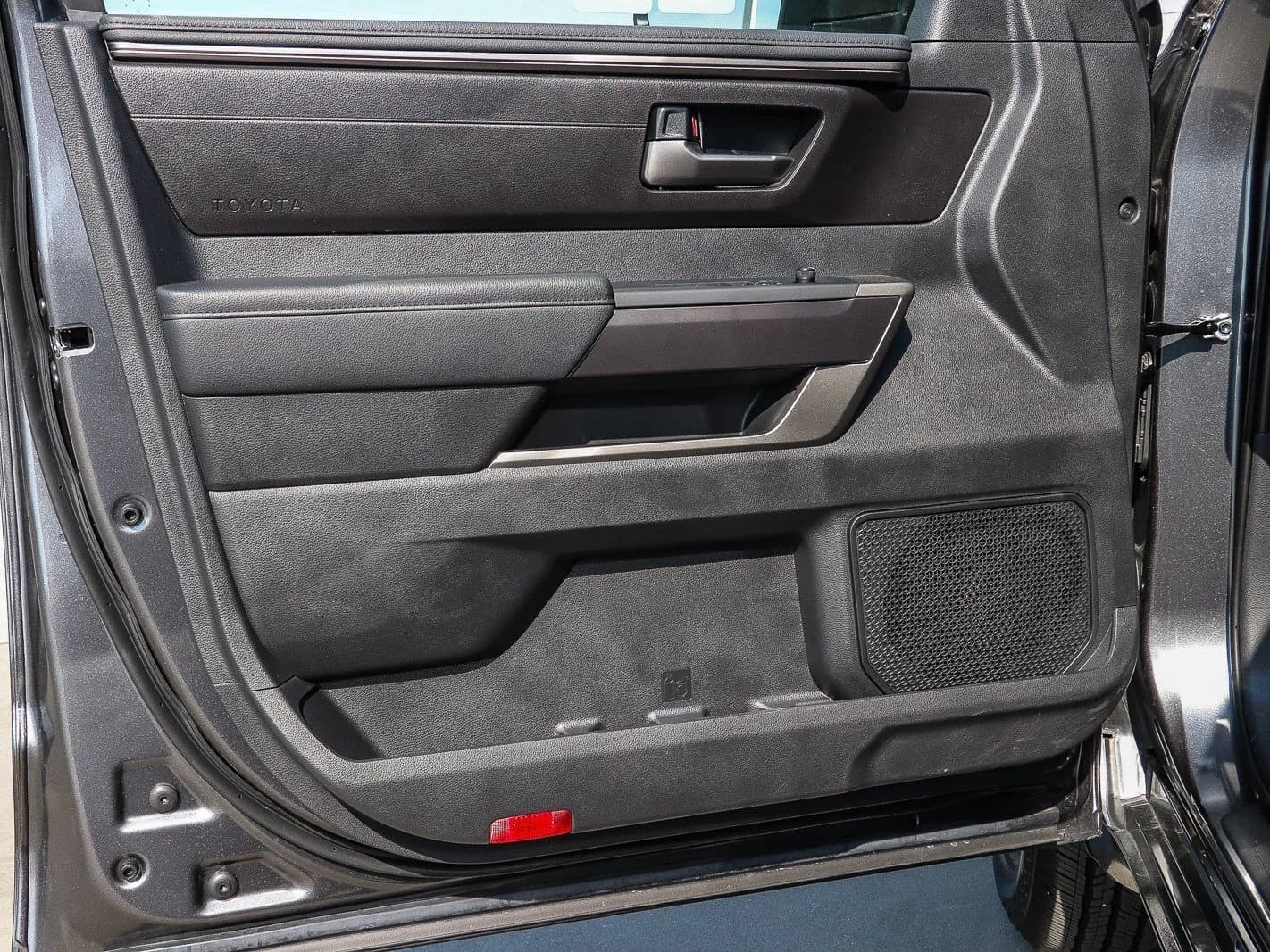 Toyota Tundra 4WD SR5 CrewMax 5.5' Bed (Natl) 2026 — side view
