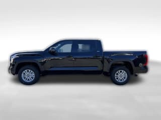 Toyota Tundra 4WD SR5 CrewMax 5.5' Bed (Natl)