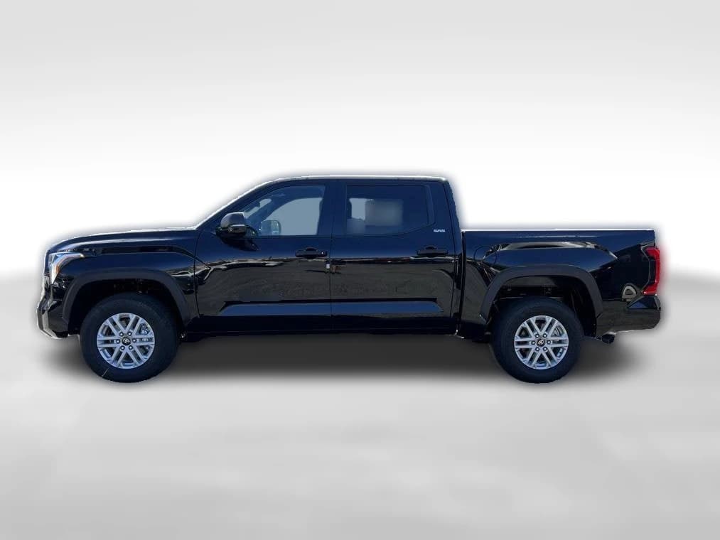 Toyota Tundra 4WD SR5 CrewMax 5.5' Bed (Natl) 2026 — side view