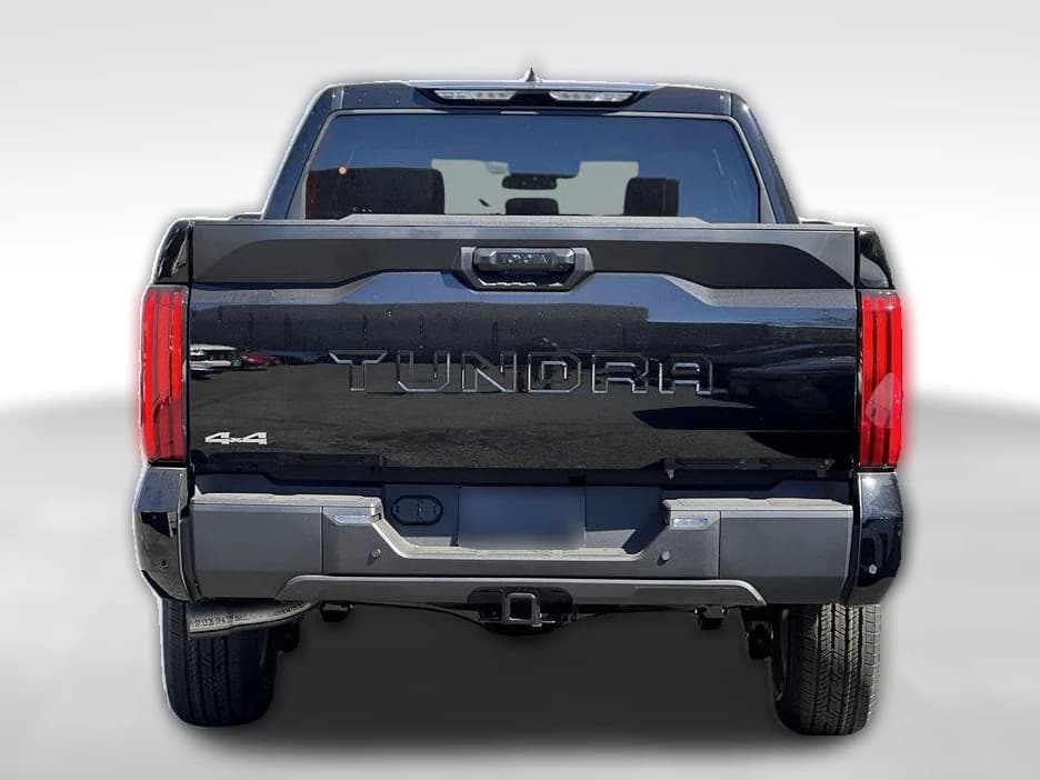 Toyota Tundra 4WD SR5 CrewMax 5.5' Bed (Natl) 2026 — side view