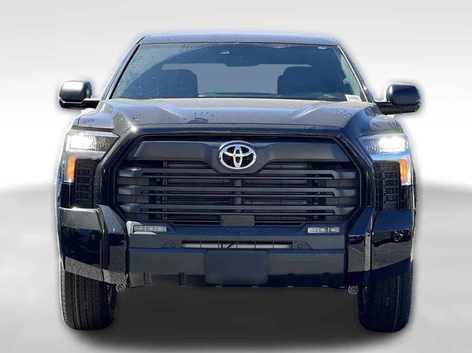 Toyota Tundra 4WD SR5 CrewMax 5.5' Bed (Natl) 2026 — side view