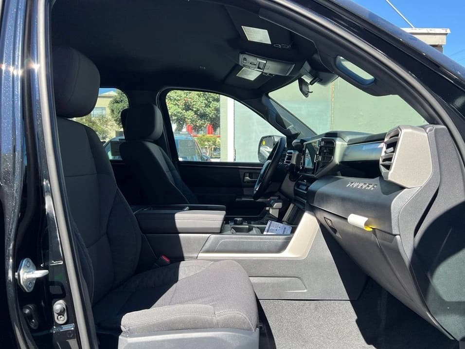 Toyota Tundra 4WD SR5 CrewMax 5.5' Bed (Natl) 2026 — side view