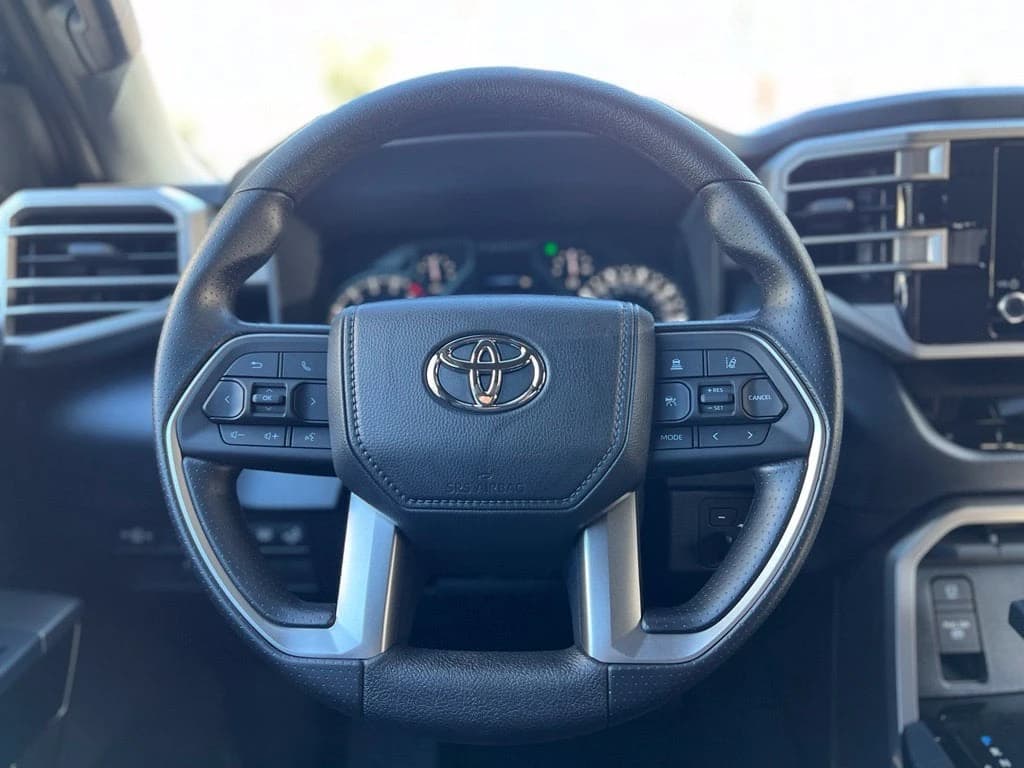 Toyota Tundra 4WD SR5 CrewMax 5.5' Bed (Natl) 2026 — side view