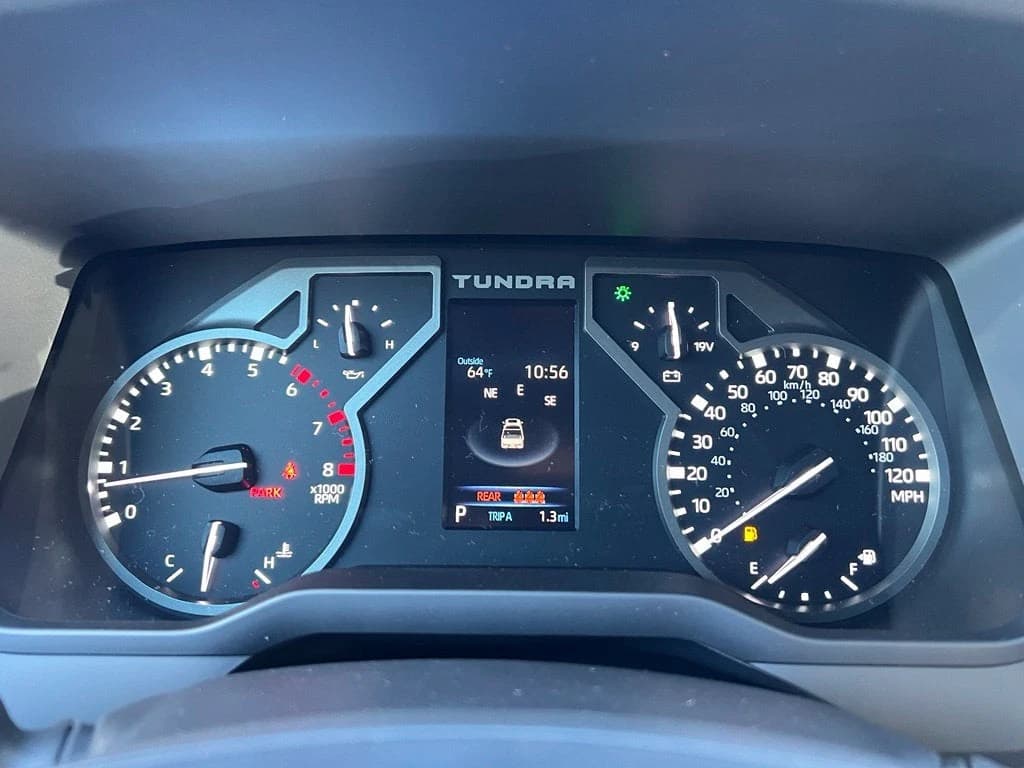Toyota Tundra 4WD SR5 CrewMax 5.5' Bed (Natl) 2026 — side view