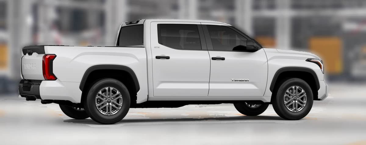 Toyota Tundra 4WD SR5 CrewMax 5.5' Bed (Natl) 2026 — side view