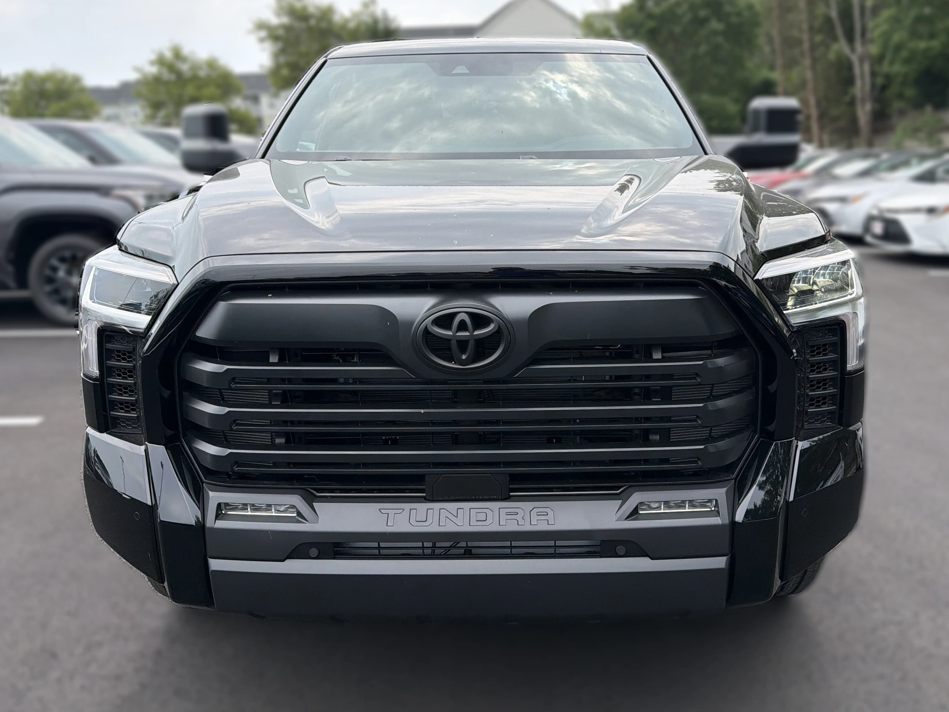 Toyota Tundra 4WD SR5 CrewMax 5.5' Bed (Natl) 2026 — side view