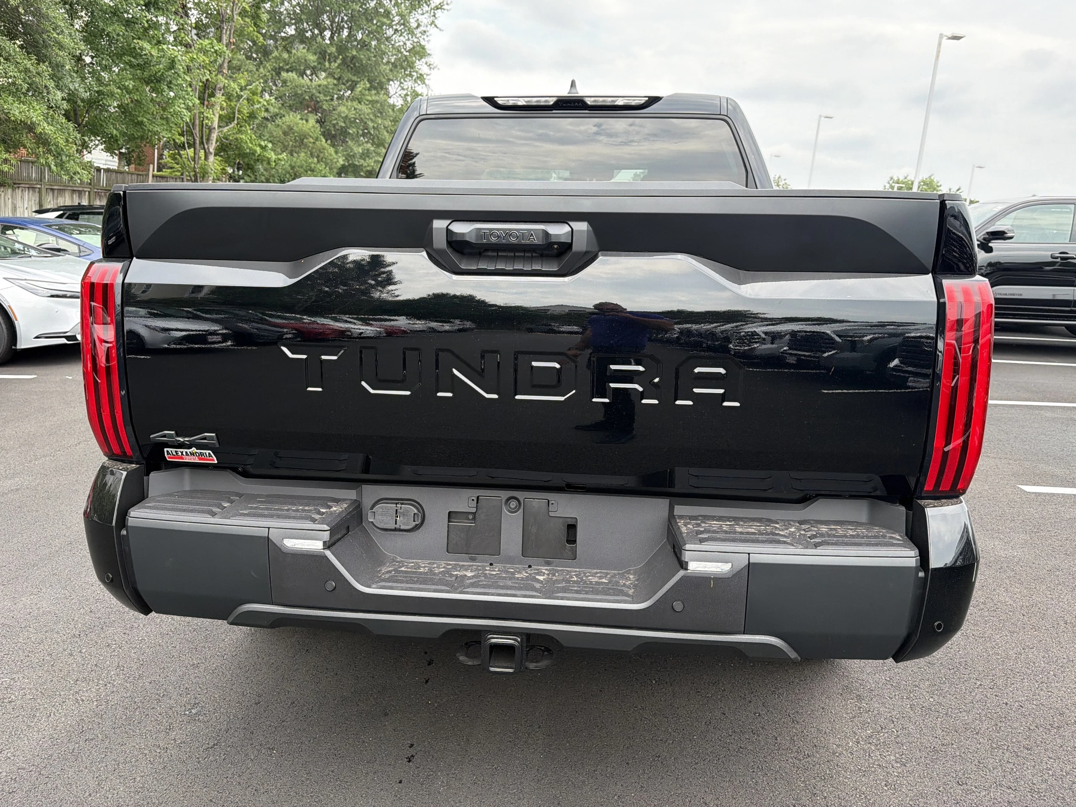 Toyota Tundra 4WD SR5 CrewMax 5.5' Bed (Natl) 2026 — side view