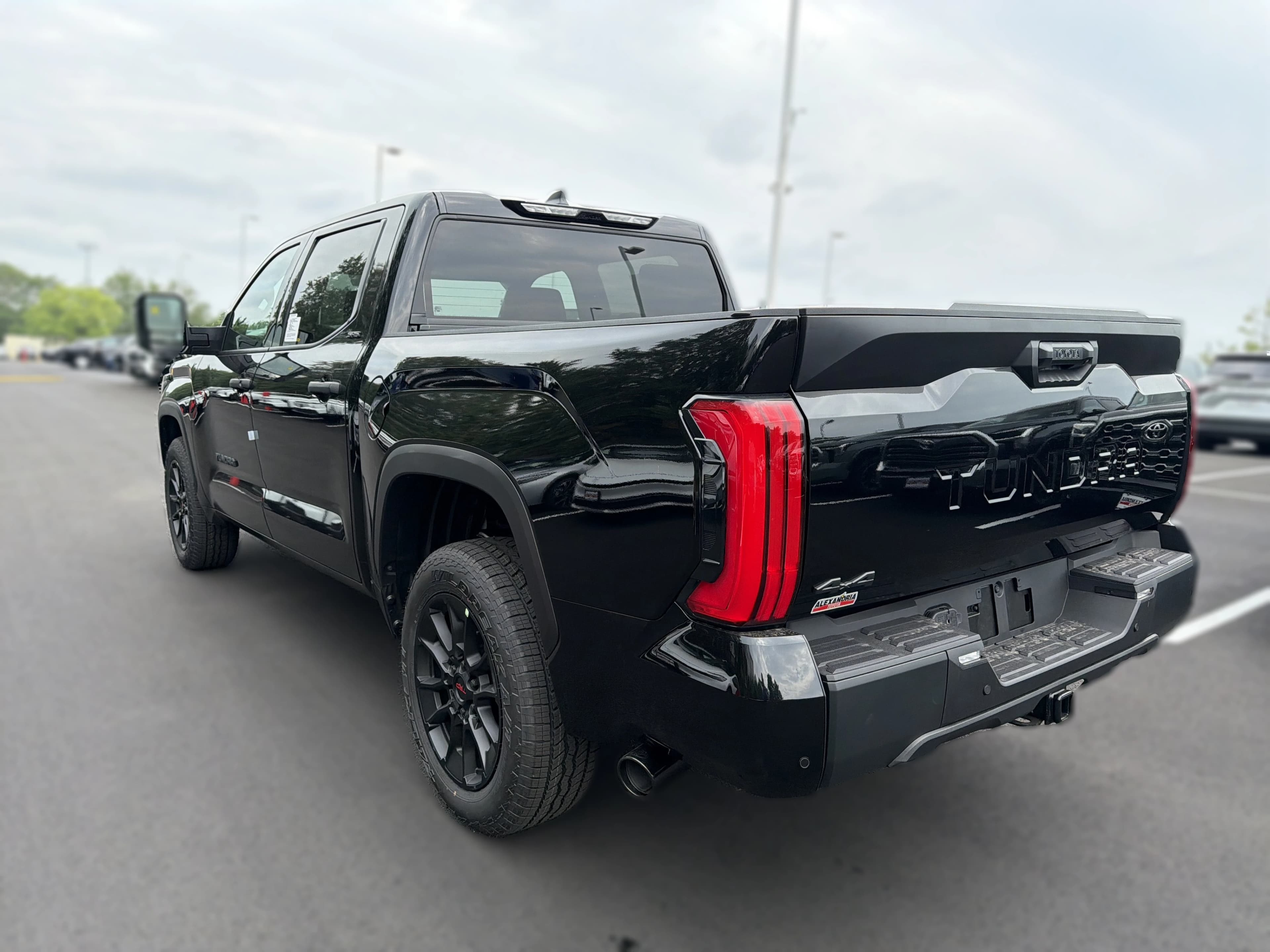 Toyota Tundra 4WD SR5 CrewMax 5.5' Bed (Natl) 2026 — side view
