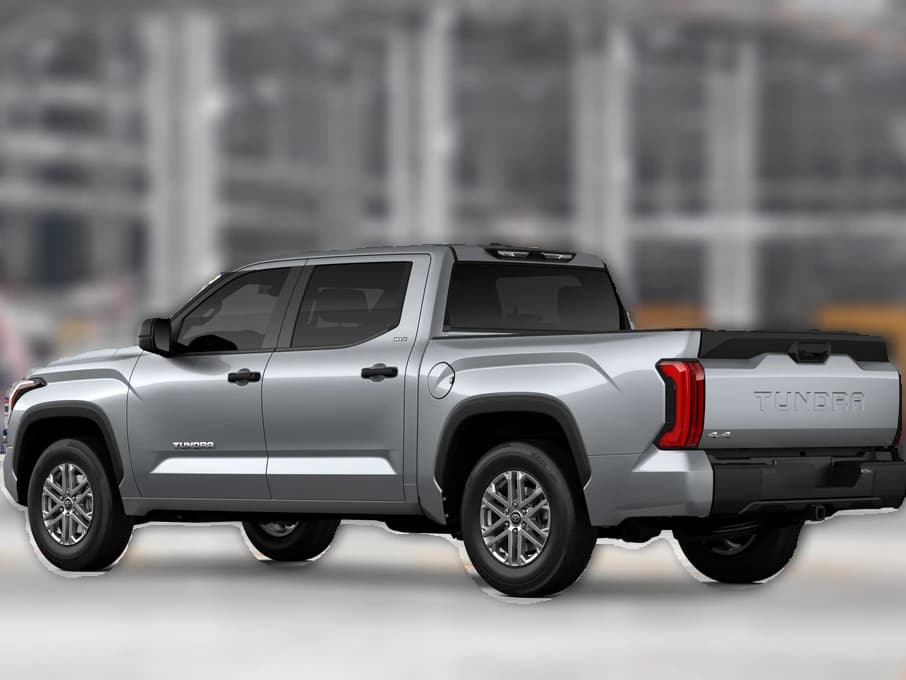 Toyota Tundra 4WD SR5 CrewMax 5.5' Bed (Natl) 2026 — side view